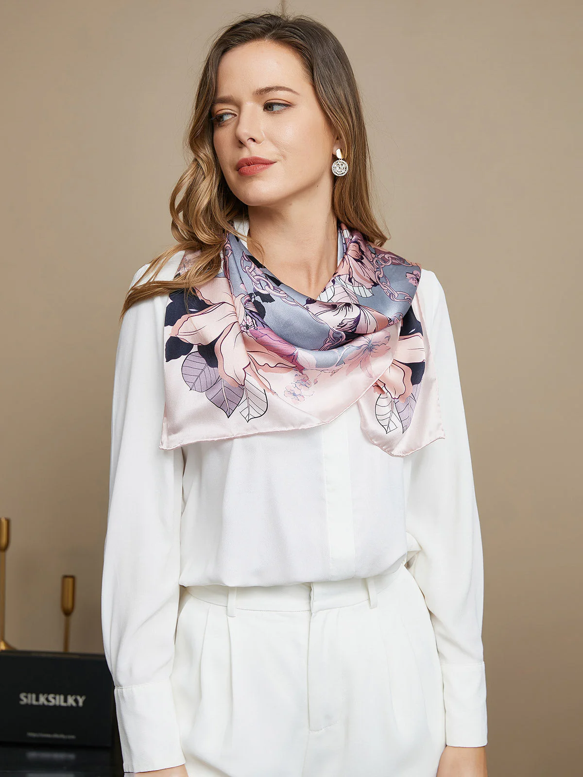 Bufanda / chal cuadrado de seda pura con estampado floral 86x86cm - Image 2