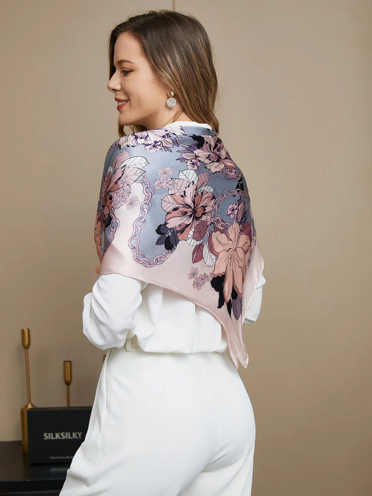 Bufanda / chal cuadrado de seda pura con estampado floral 86x86cm - Image 3