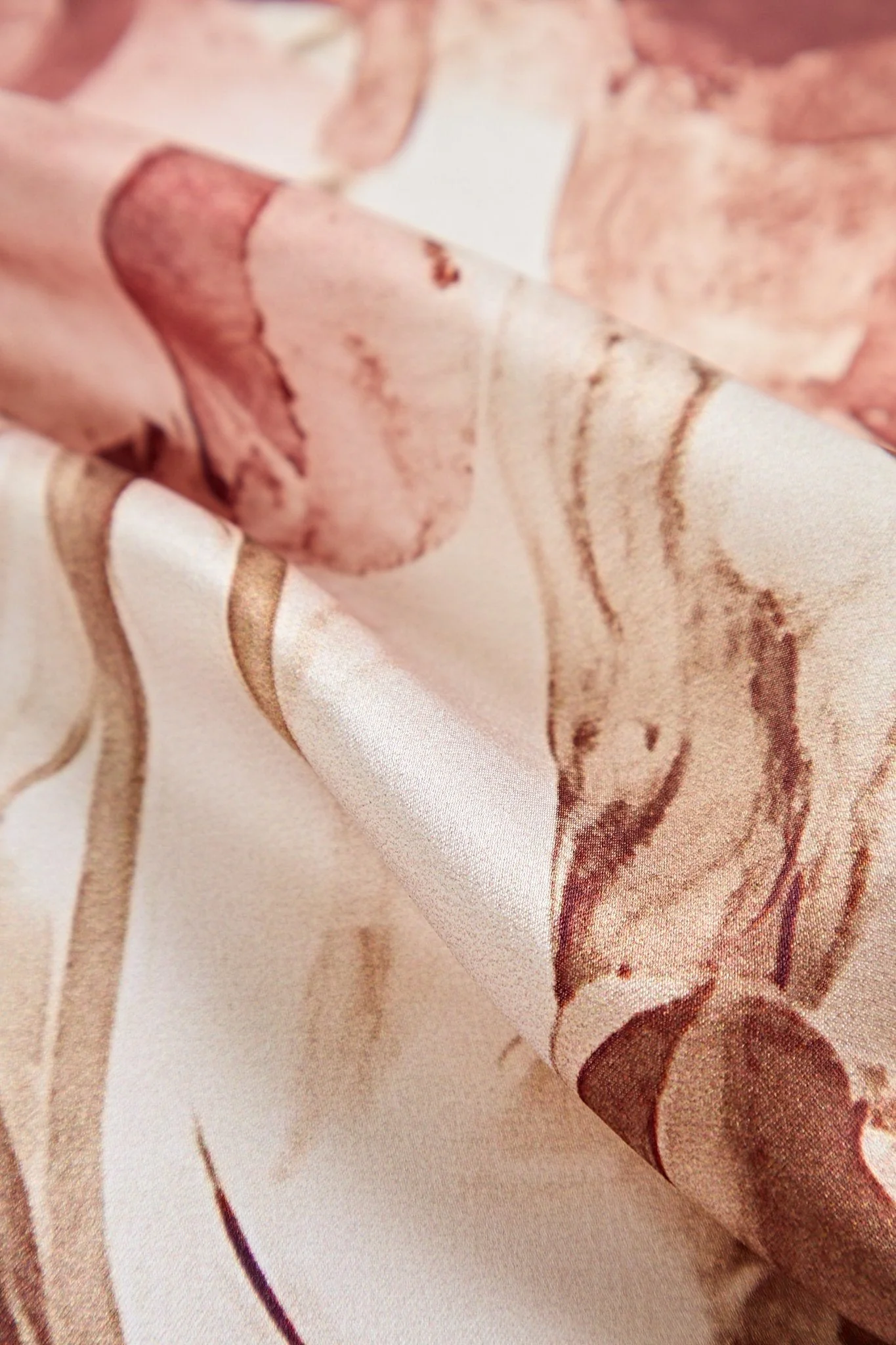 Pure Silk Bufanda Cuadrada Floral con Borde Dorado 53*53 cm - Image 5