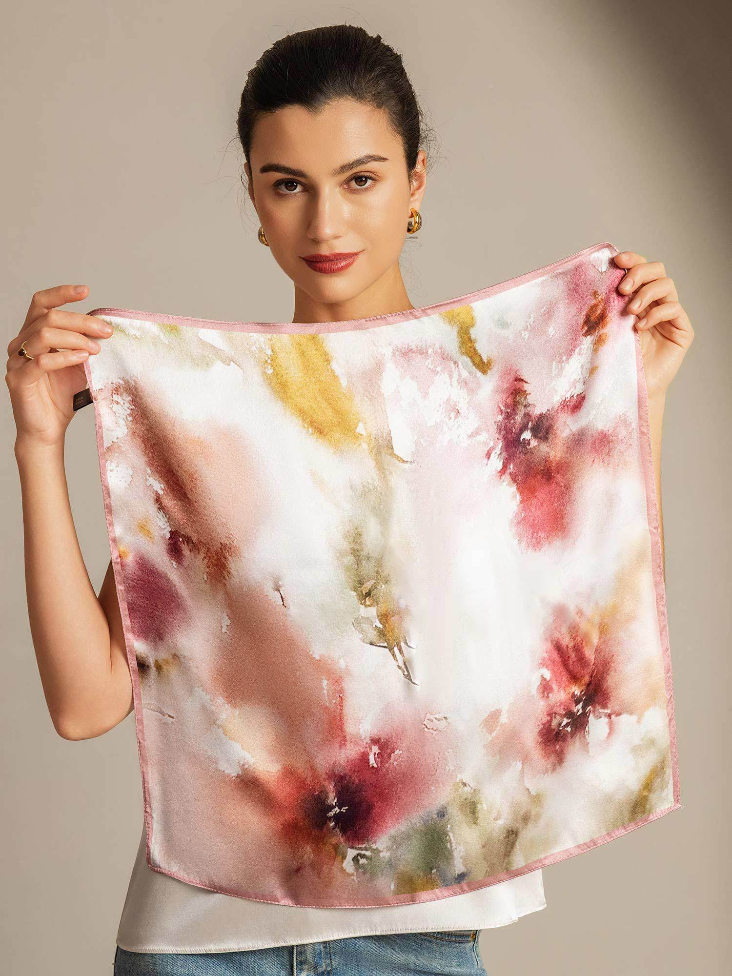 Pañuelo Cuadrado de Seda Pura con Flores y Ribete Rosa 53*53 cm - Image 2