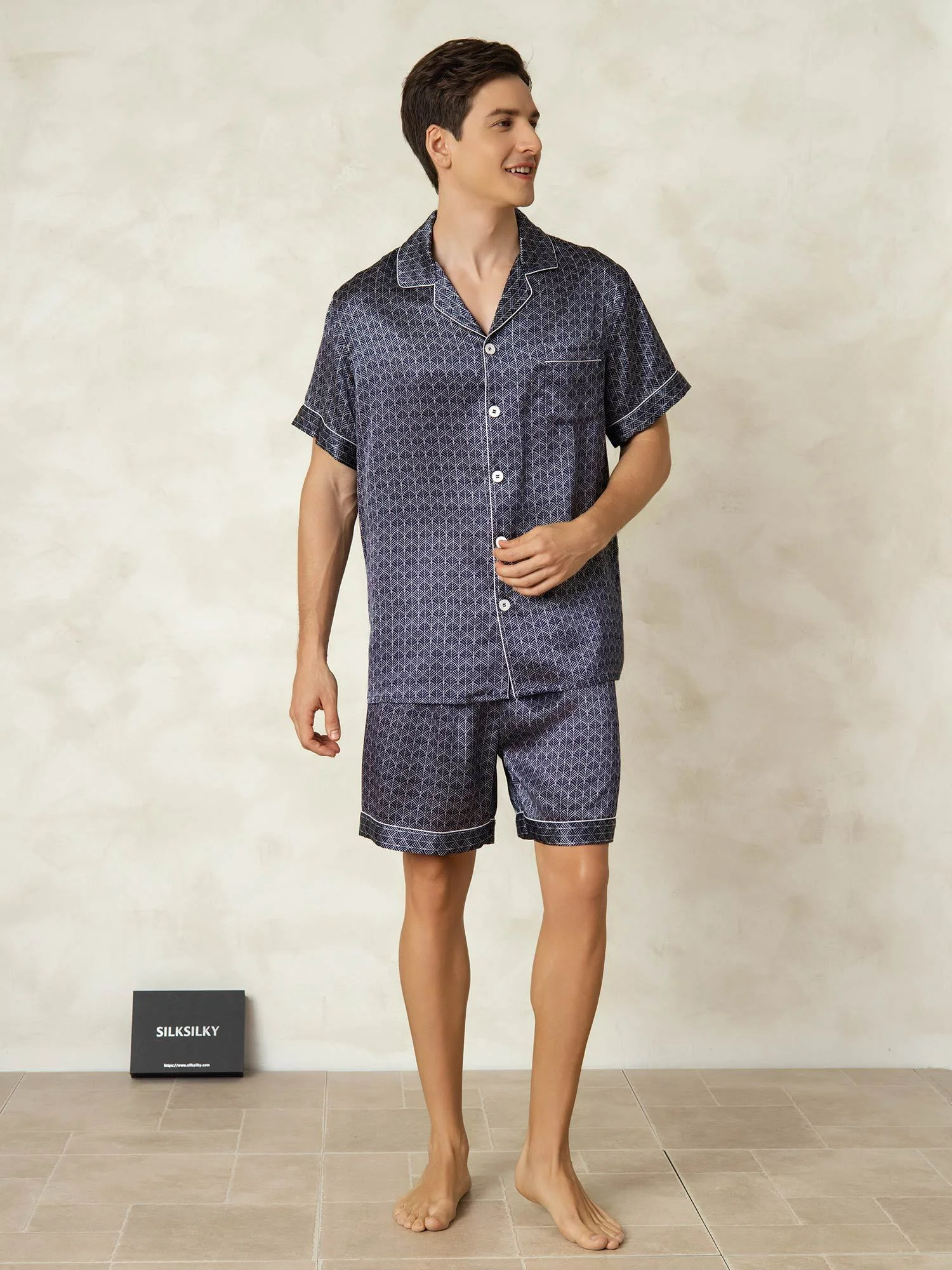 Pijama De Hombre De Seda Pura Azul Marino Con Estampado De Ginkgo De Manga Corta Y Cuello Con Solapa - Image 6