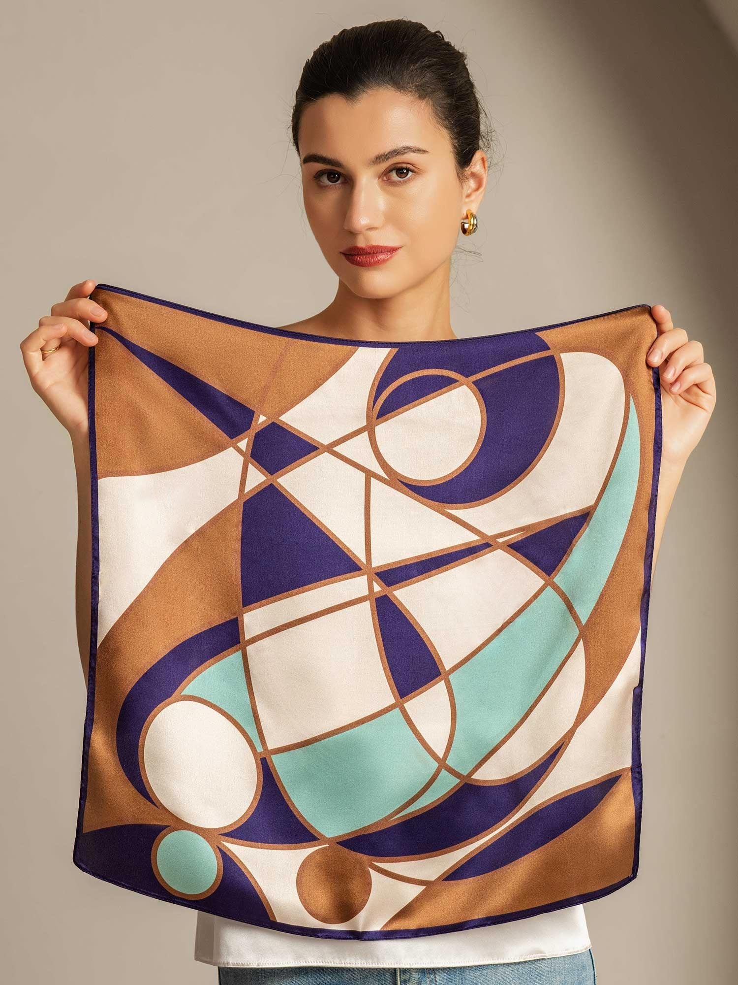 Pañuelo Cuadrado de Seda Pura con Patrón Geométrico - Tamaño 53x53cm - Image 3