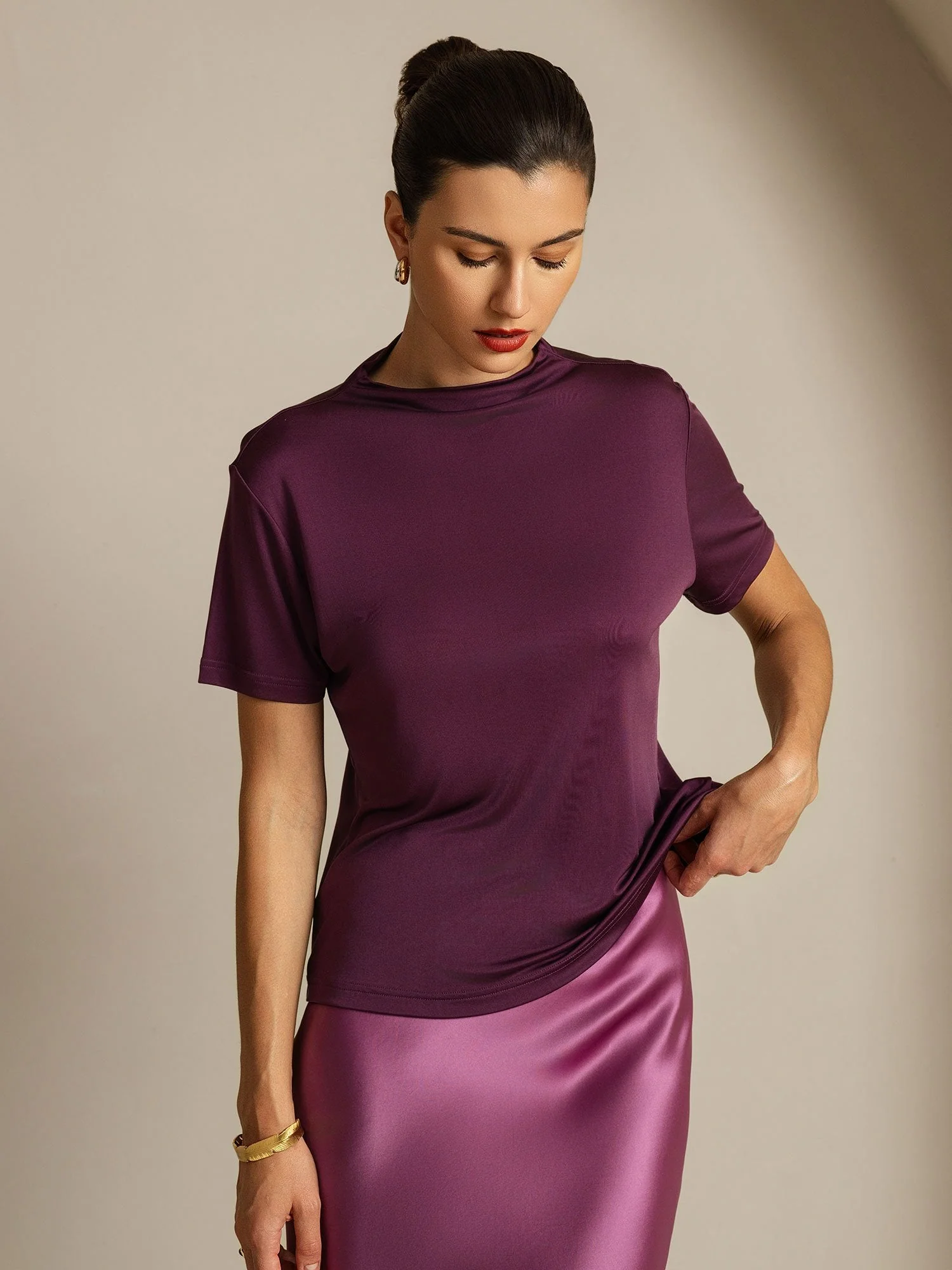 Camiseta De Mujer De Seda Pura Con Manga Corta Y Cuello Mock - Image 15