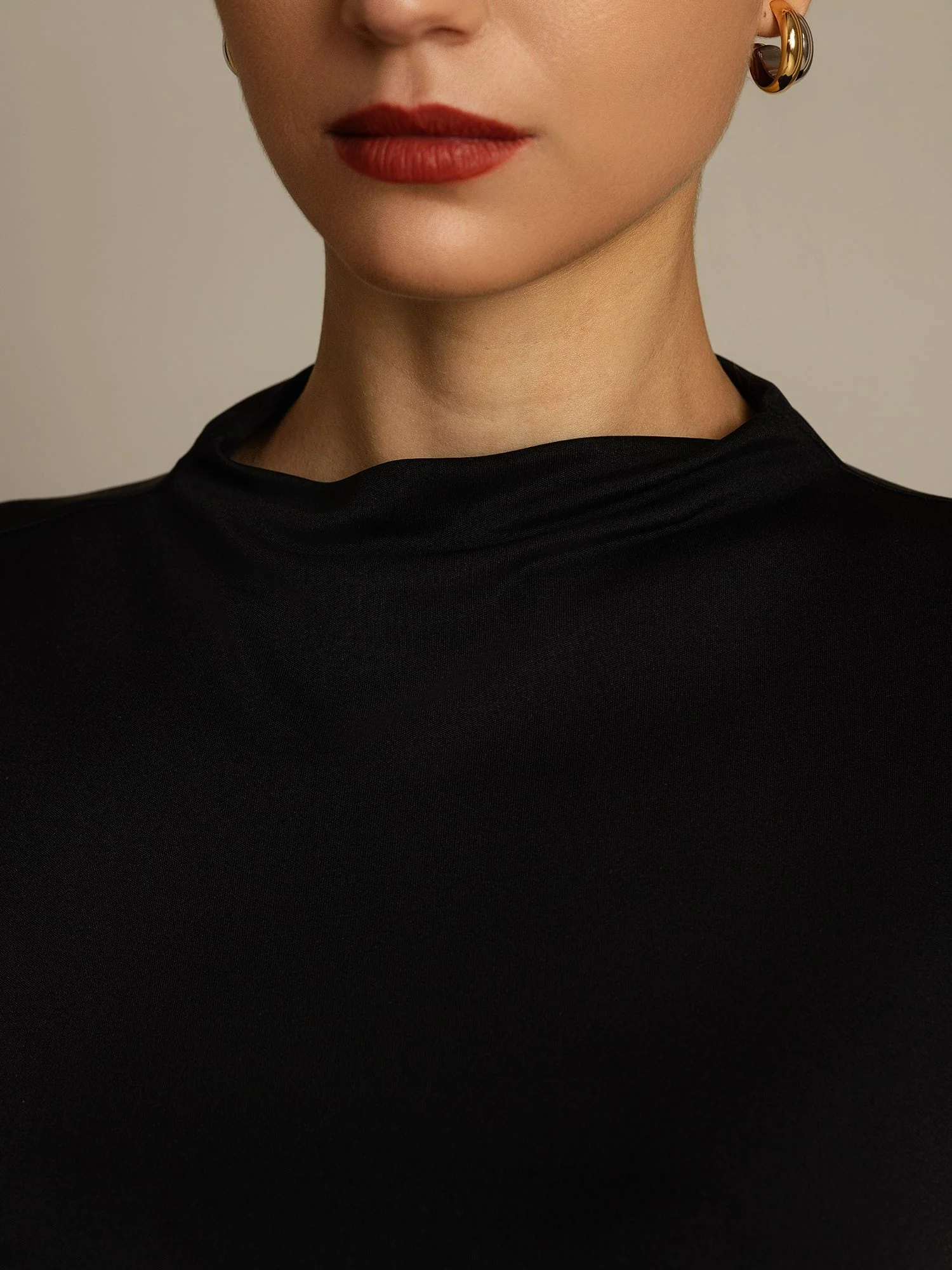 Camiseta De Mujer De Seda Pura Con Manga Corta Y Cuello Mock - Image 21