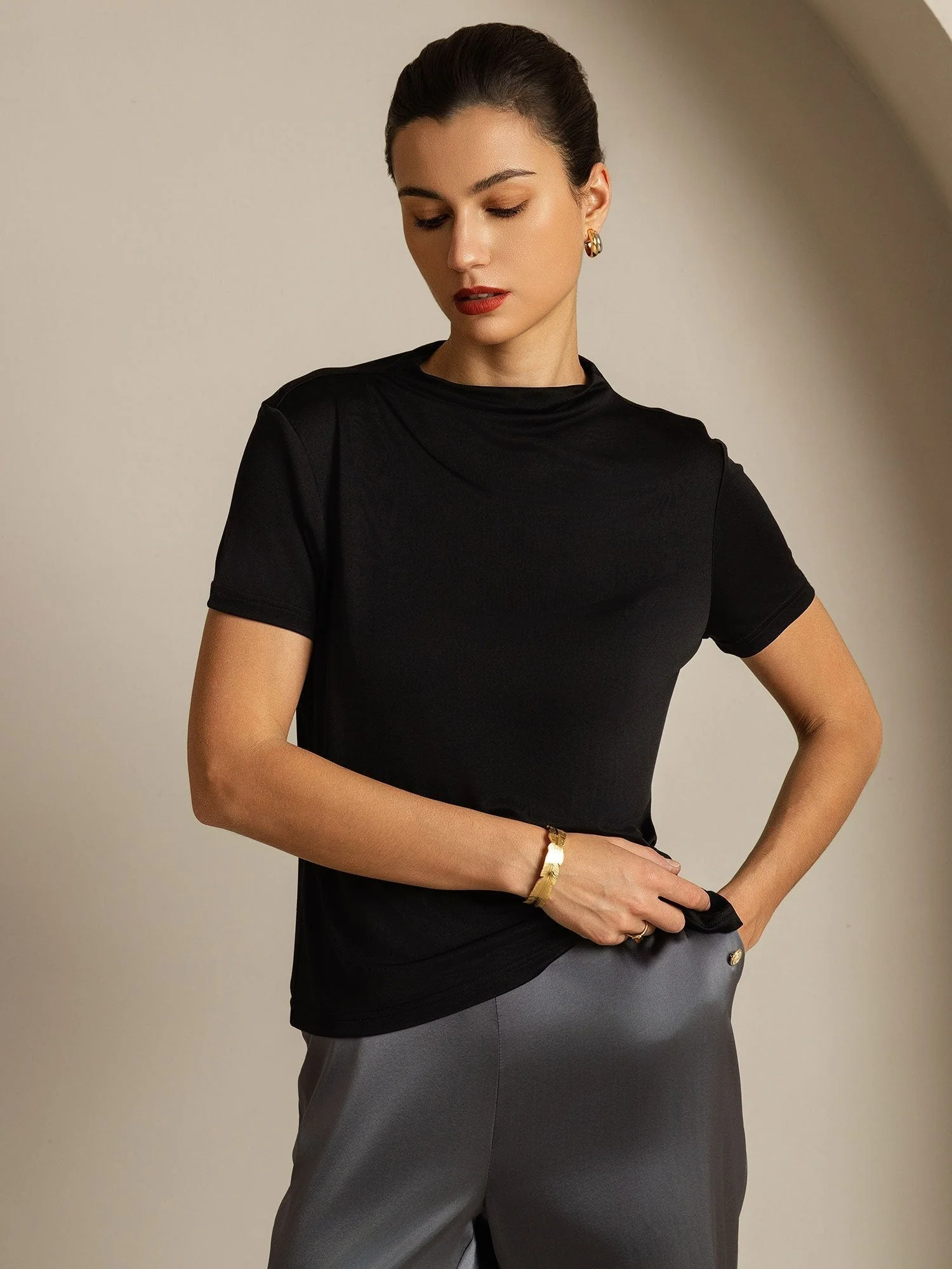 Camiseta De Mujer De Seda Pura Con Manga Corta Y Cuello Mock - Image 23