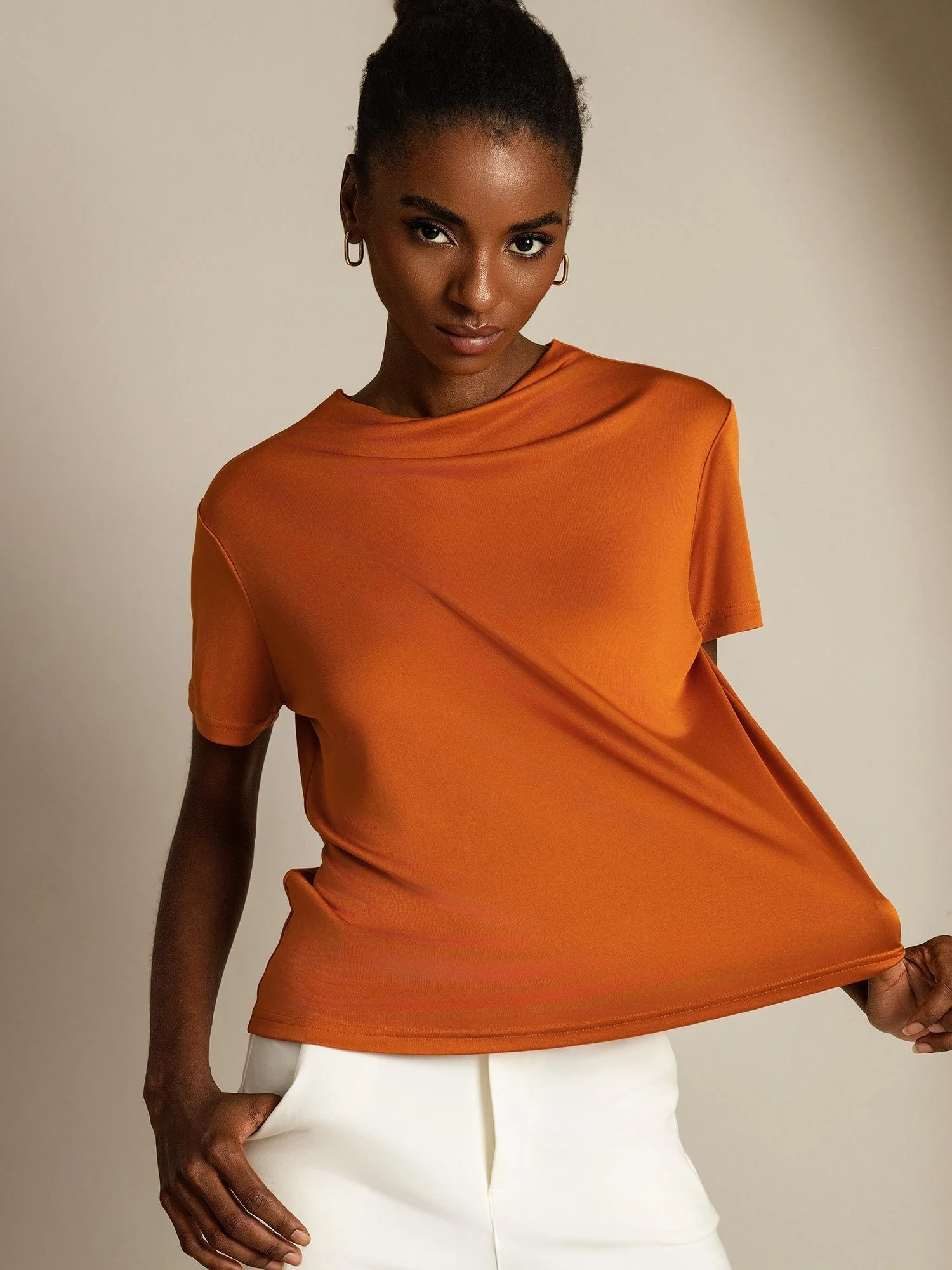 Camiseta De Mujer De Seda Pura Con Manga Corta Y Cuello Mock - Image 26