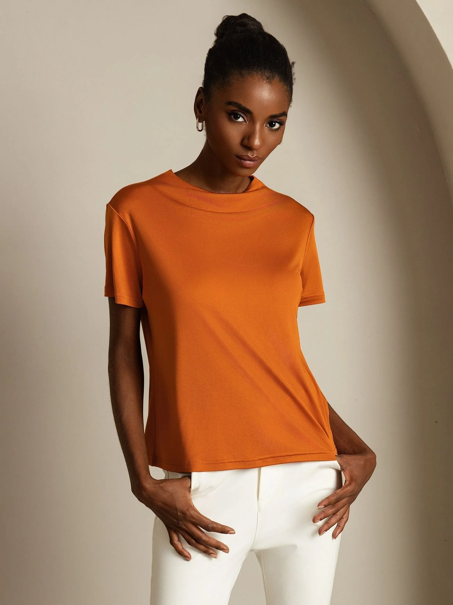 Camiseta De Mujer De Seda Pura Con Manga Corta Y Cuello Mock - Image 29