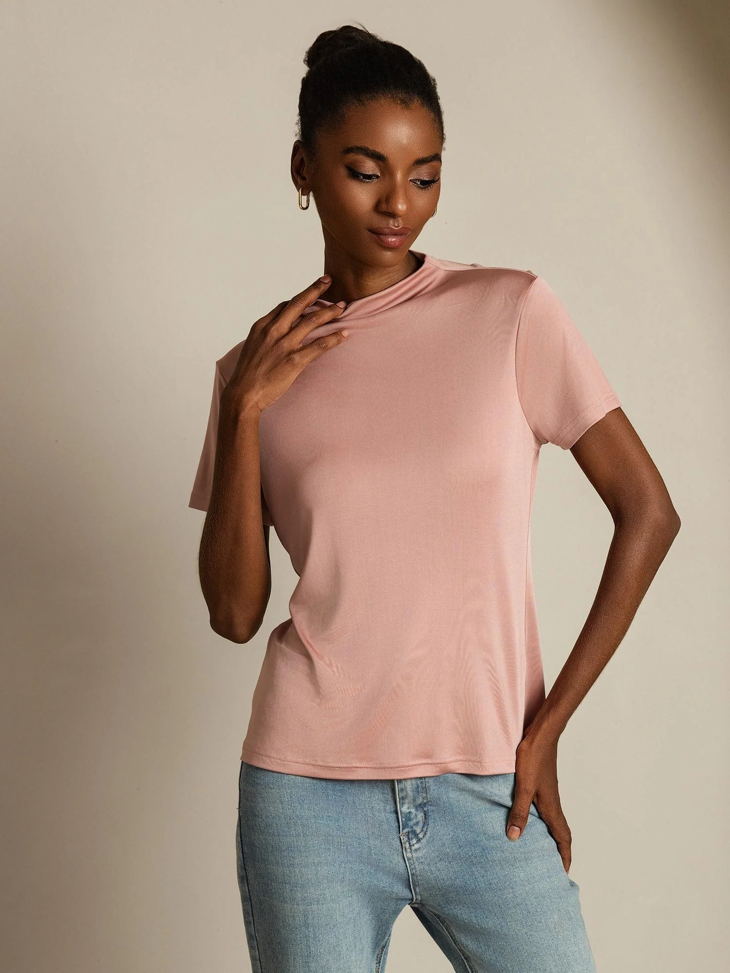 Camiseta De Mujer De Seda Pura Con Manga Corta Y Cuello Mock - Image 37