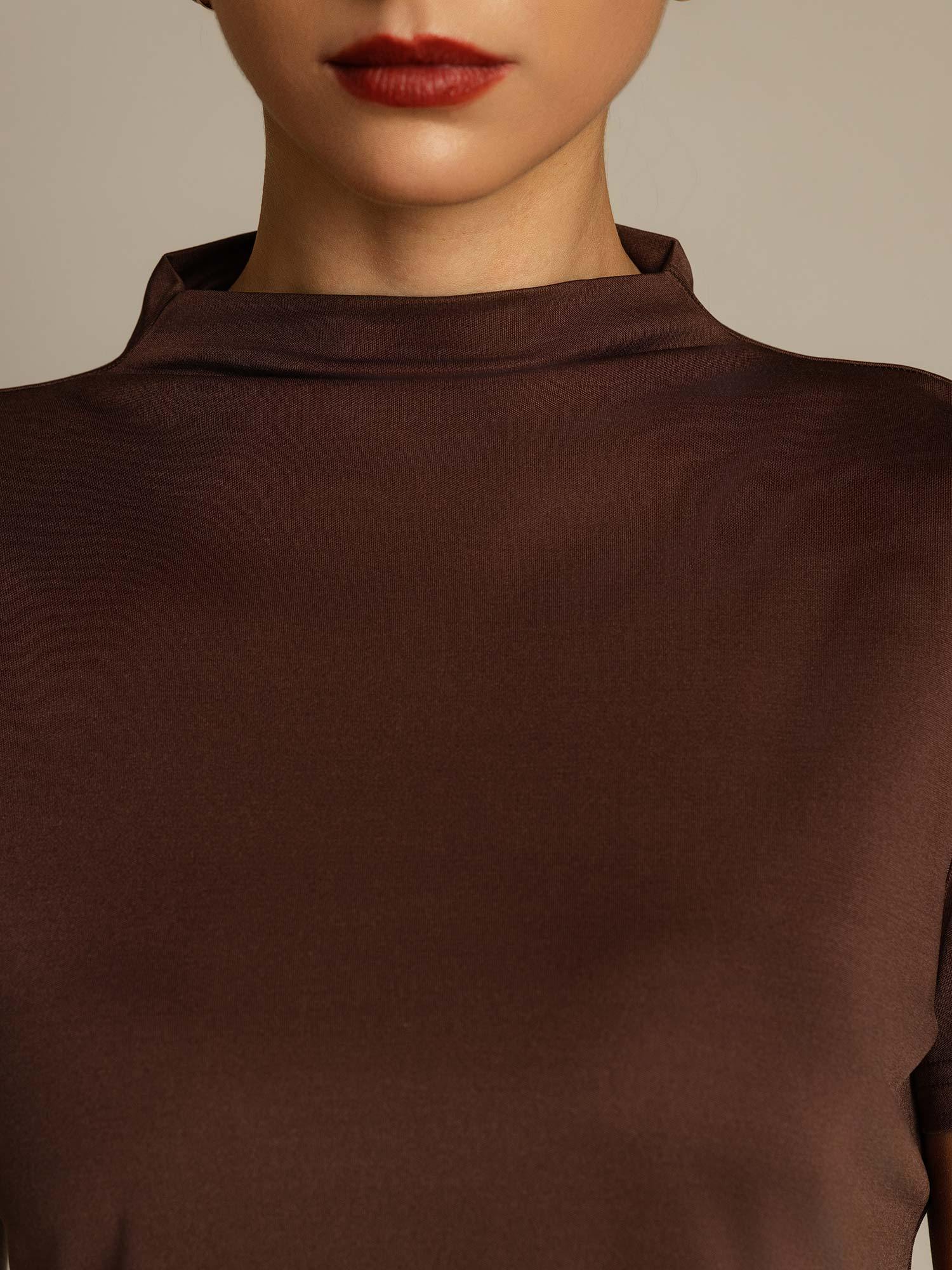 Camiseta De Mujer De Seda Pura Con Manga Corta Y Cuello Mock - Image 4