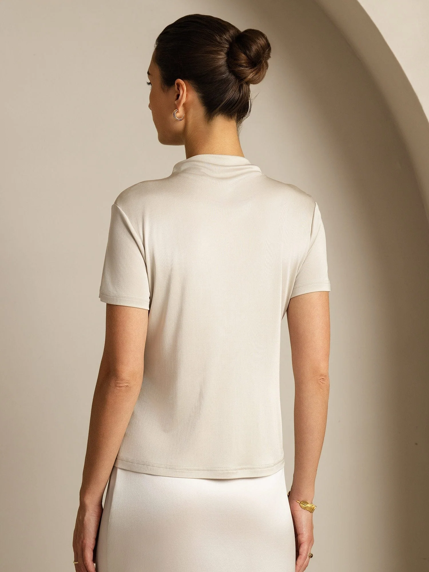 Camiseta De Mujer De Seda Pura Con Manga Corta Y Cuello Mock - Image 42