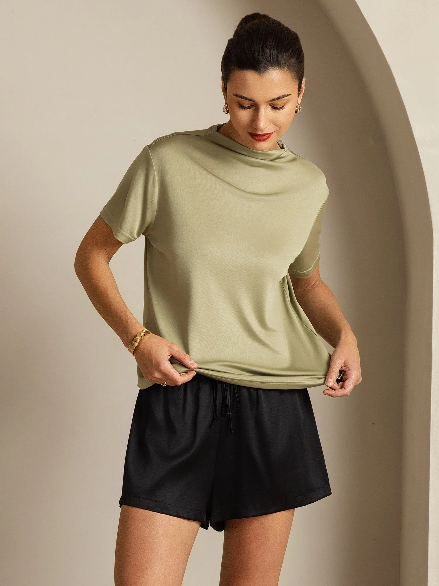 Camiseta De Mujer De Seda Pura Con Manga Corta Y Cuello Mock - Image 56