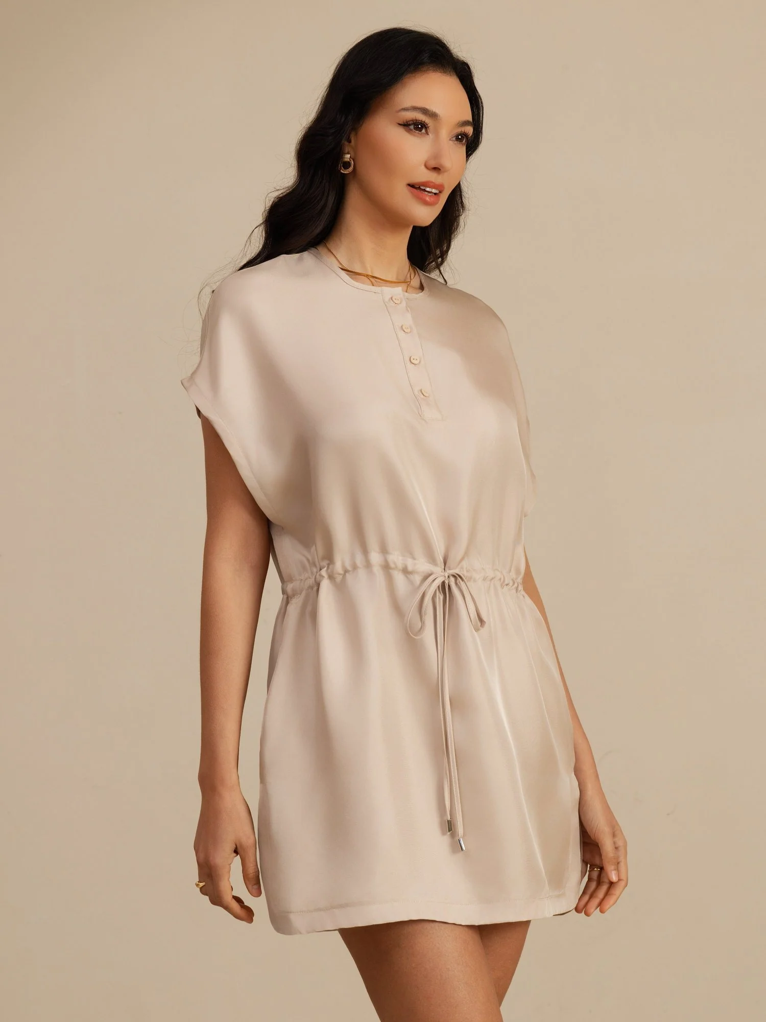 Seda Pura Cuello Henley Manga Corta Vestido Corto Con Cordón - Image 3
