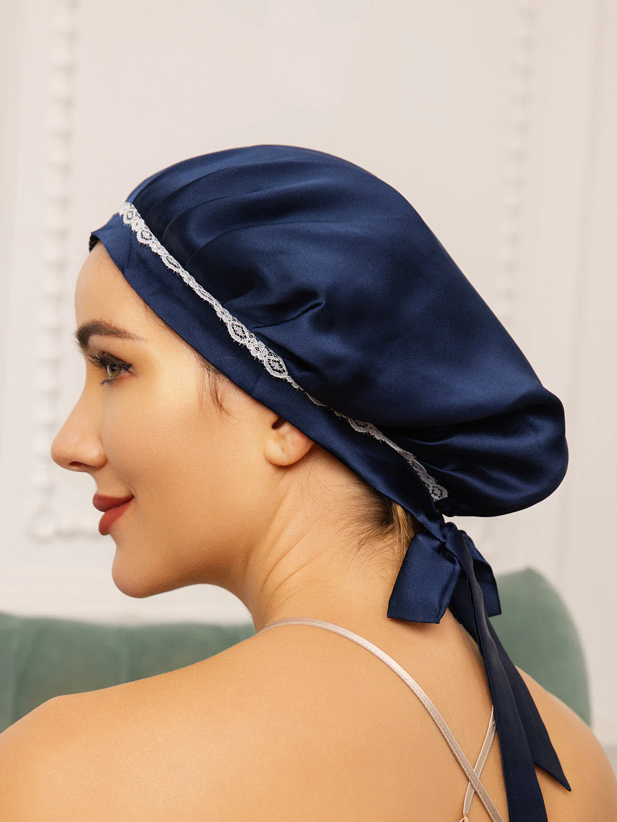 Gorro de encaje de pura seda con cintas - Image 10