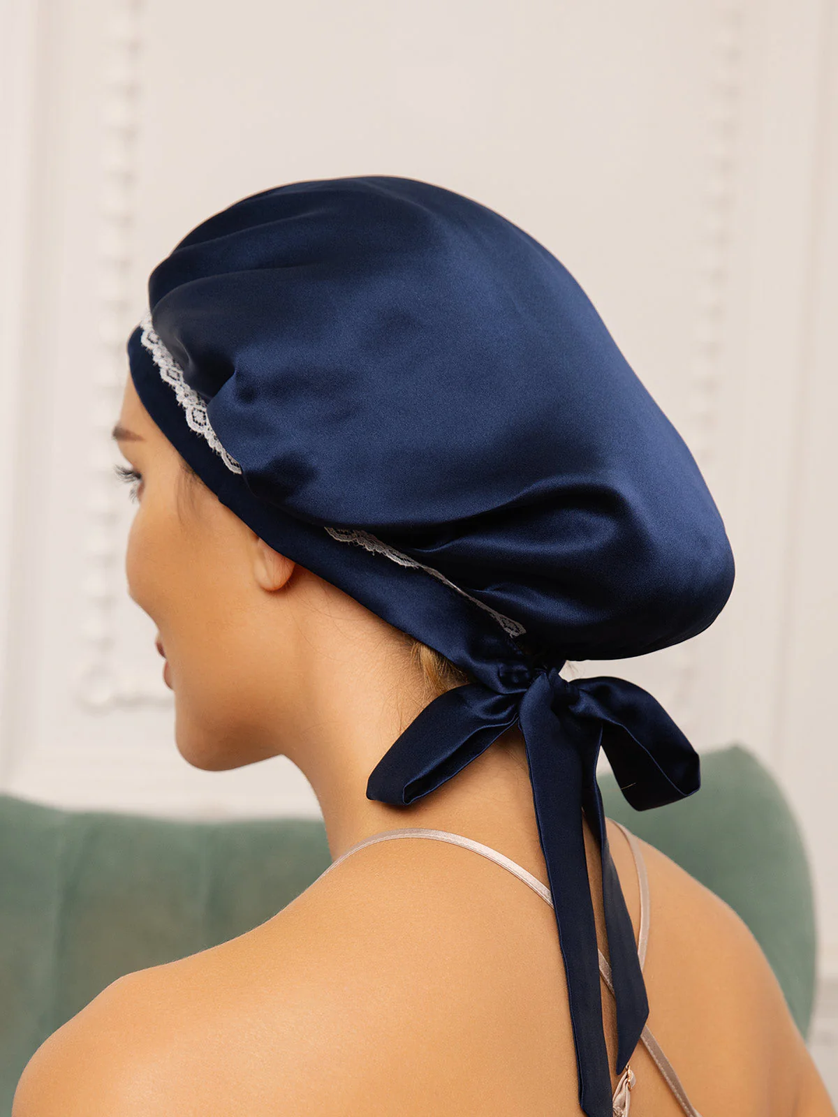 Gorro de encaje de pura seda con cintas - Image 11