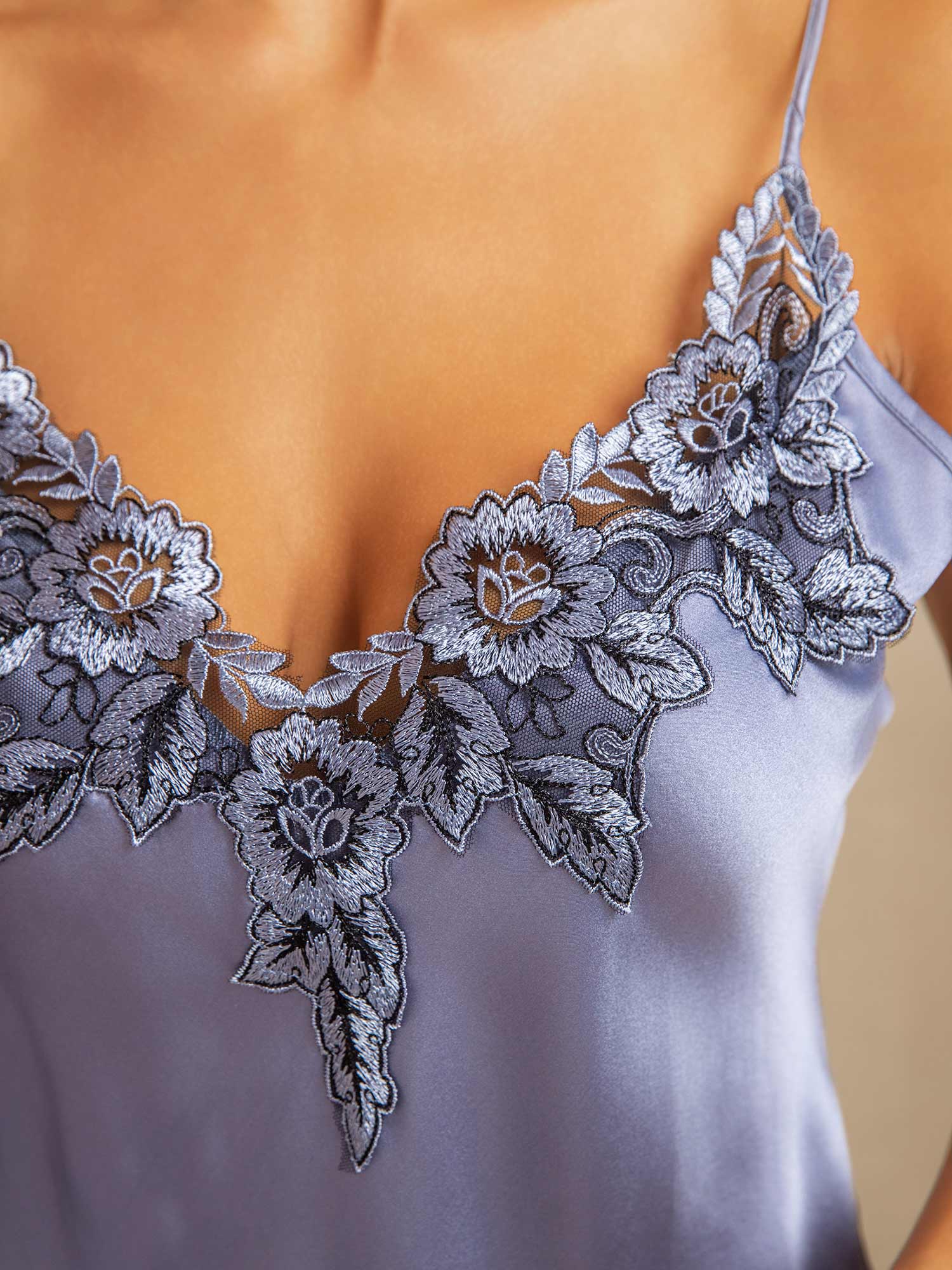 Vestido camisón de pura seda con encaje - Image 4