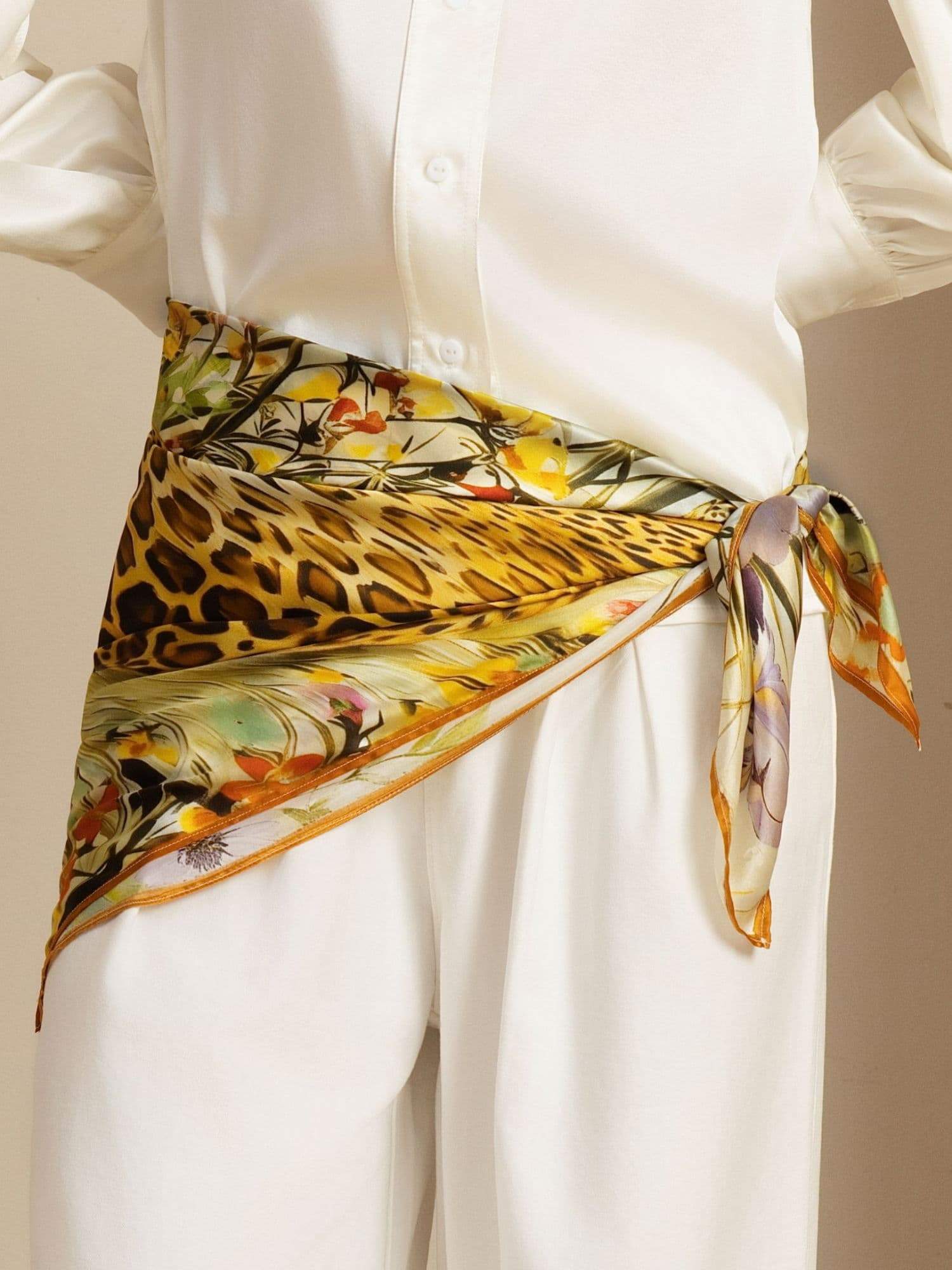 Pura Seda Leopardo & Floral Pañuelo - Tamaño 90x90cm - Image 4