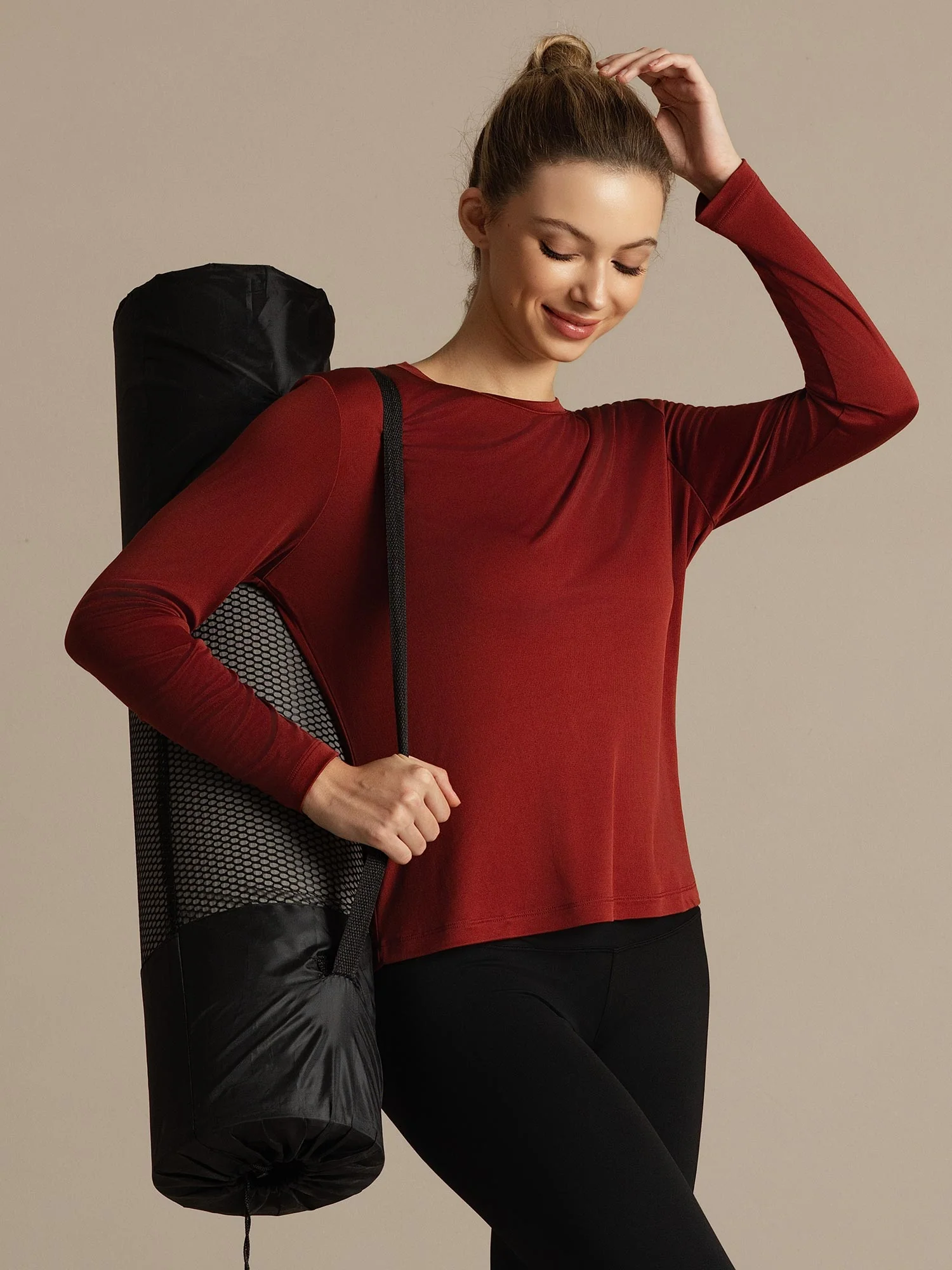 Camiseta Deportiva de Manga Larga con Cuello Redondo de Seda Pura para Mujer - Image 36