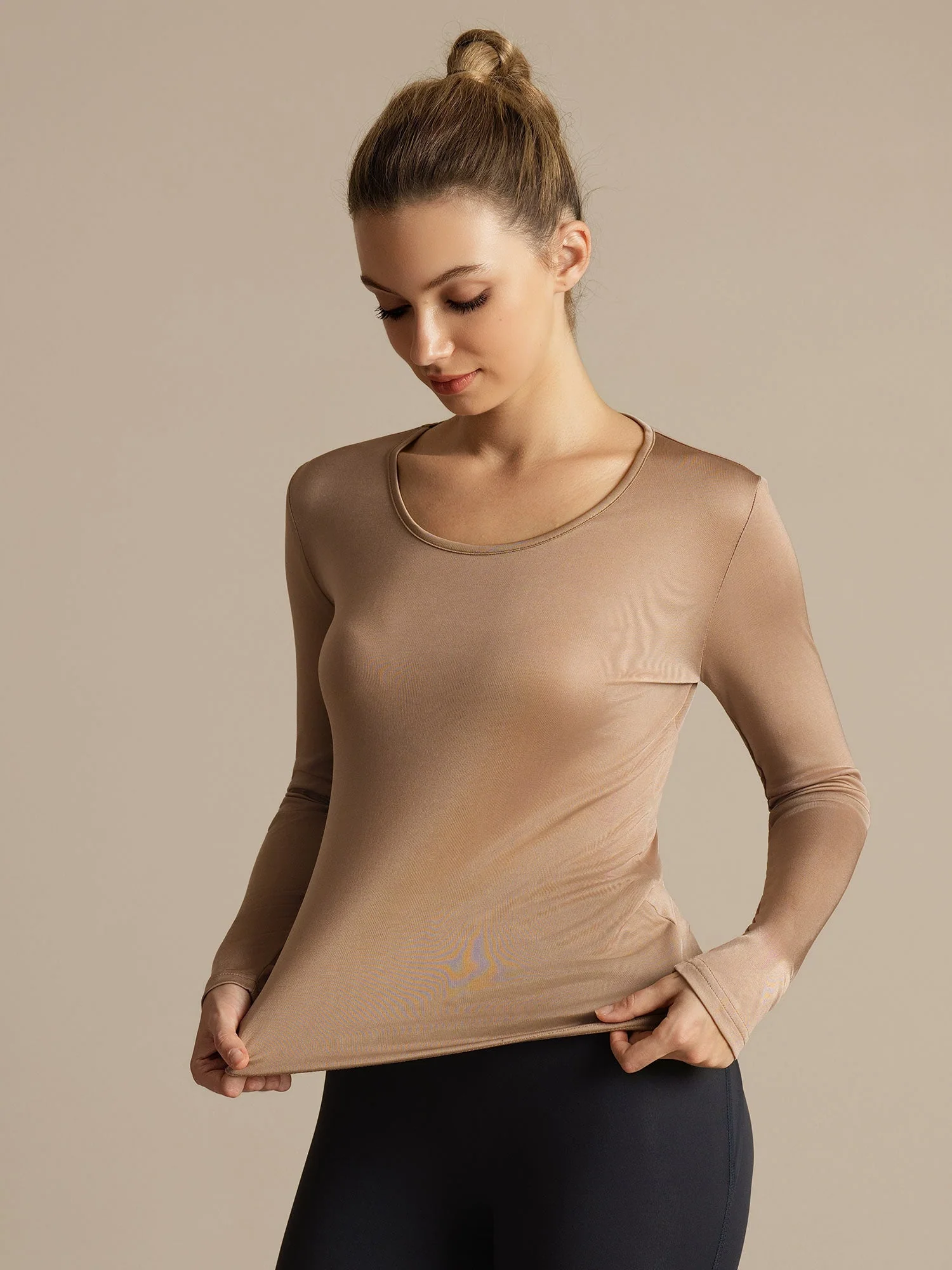 Camiseta Deportiva de Manga Larga con Cuello U de Seda para Mujer - Image 11