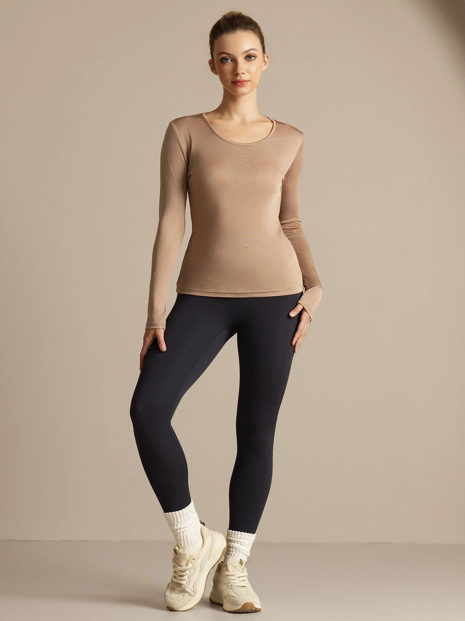 Camiseta Deportiva de Manga Larga con Cuello U de Seda para Mujer - Image 15