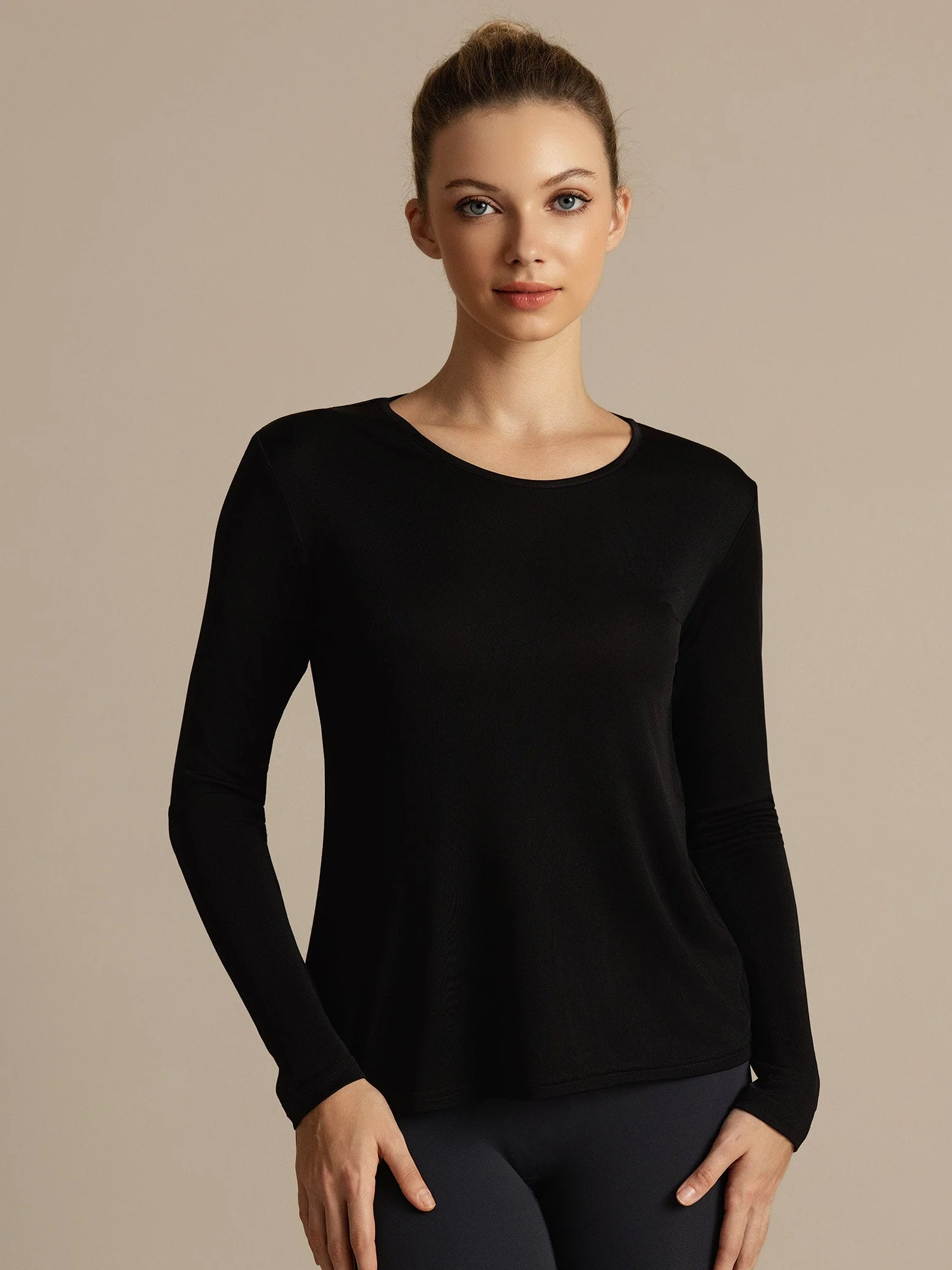 Camiseta Deportiva de Manga Larga con Cuello U de Seda para Mujer - Image 17
