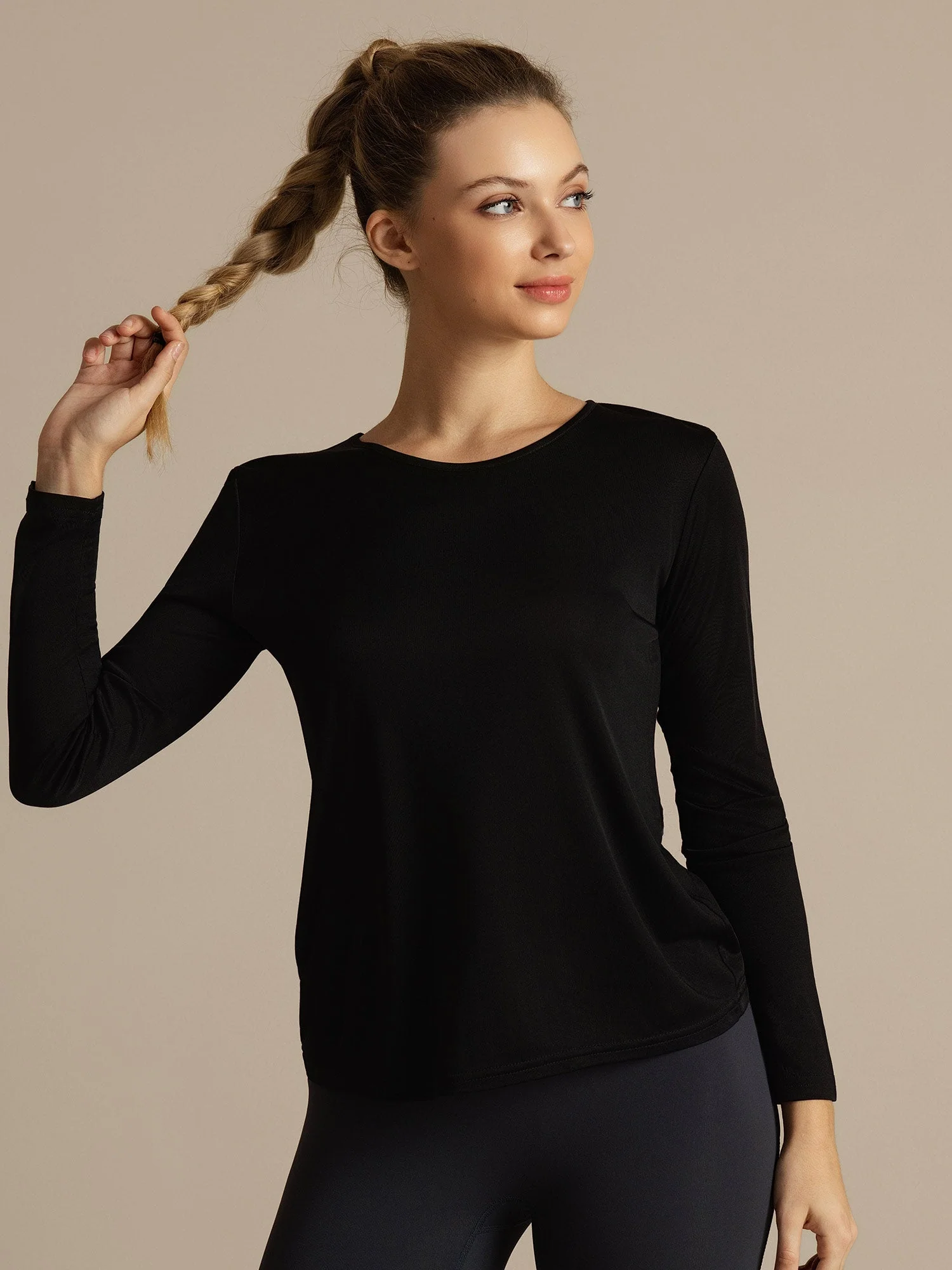 Camiseta Deportiva de Manga Larga con Cuello U de Seda para Mujer - Image 19