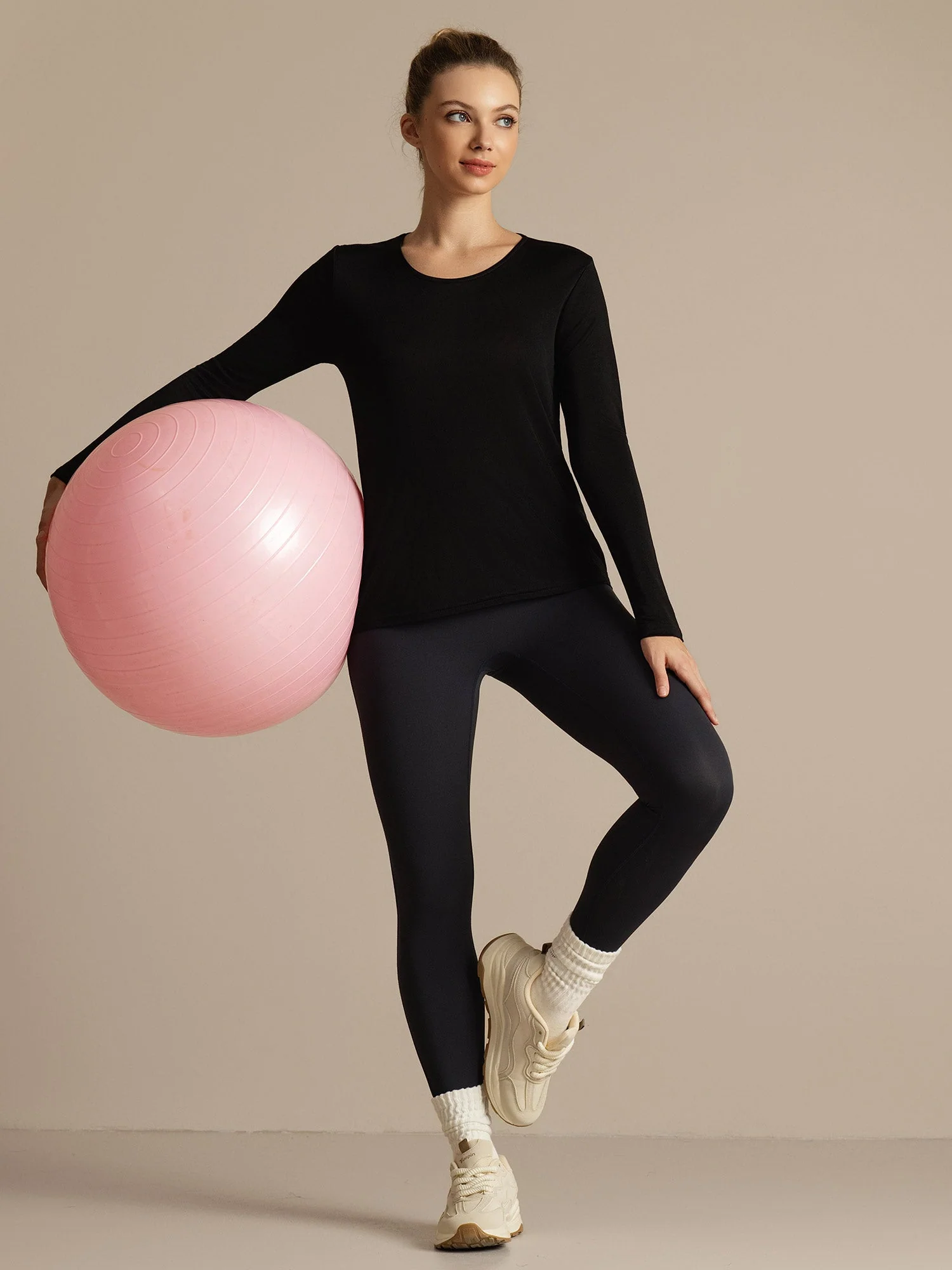 Camiseta Deportiva de Manga Larga con Cuello U de Seda para Mujer - Image 23