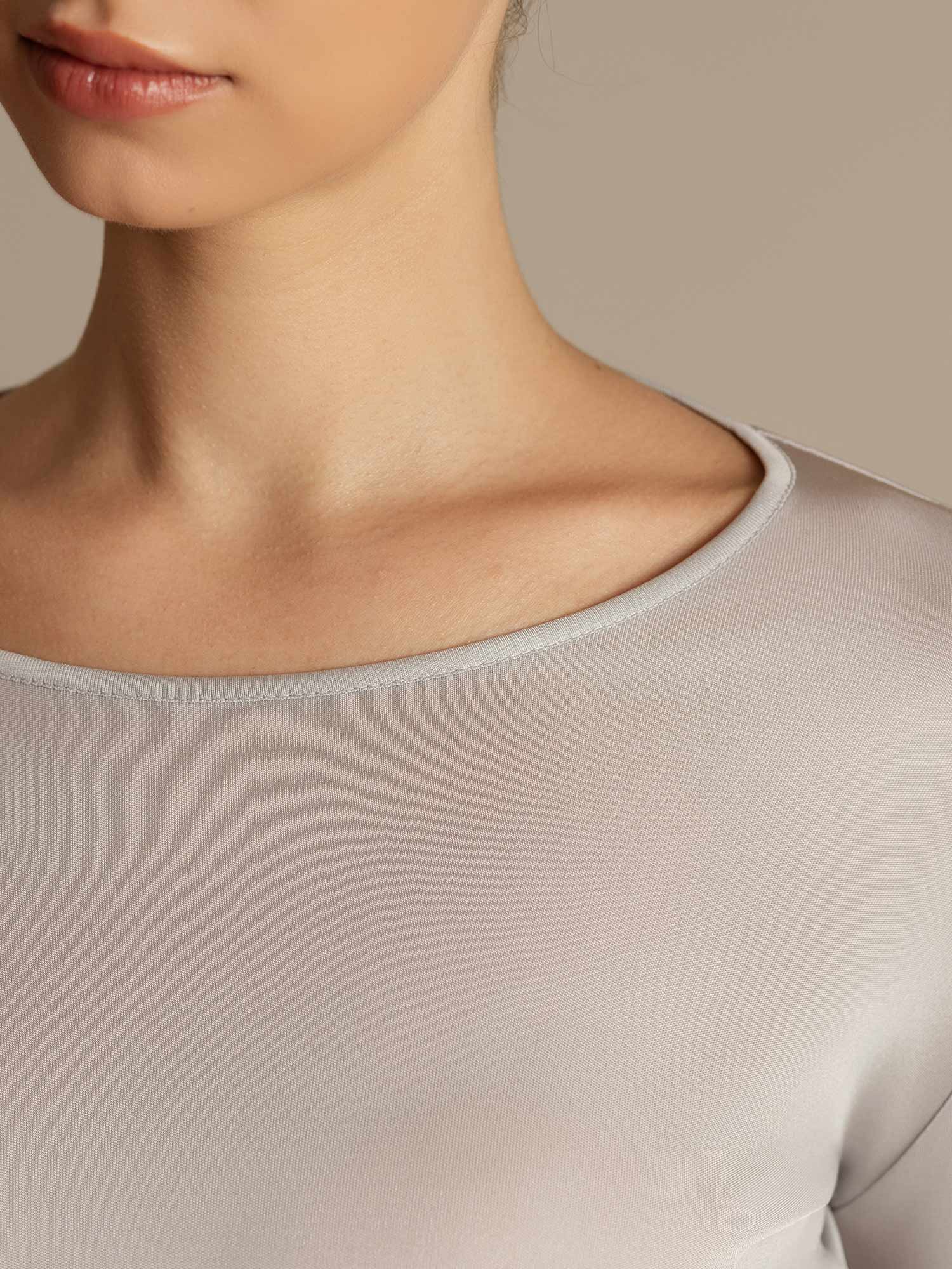 Camiseta Deportiva de Manga Larga con Cuello U de Seda para Mujer - Image 26