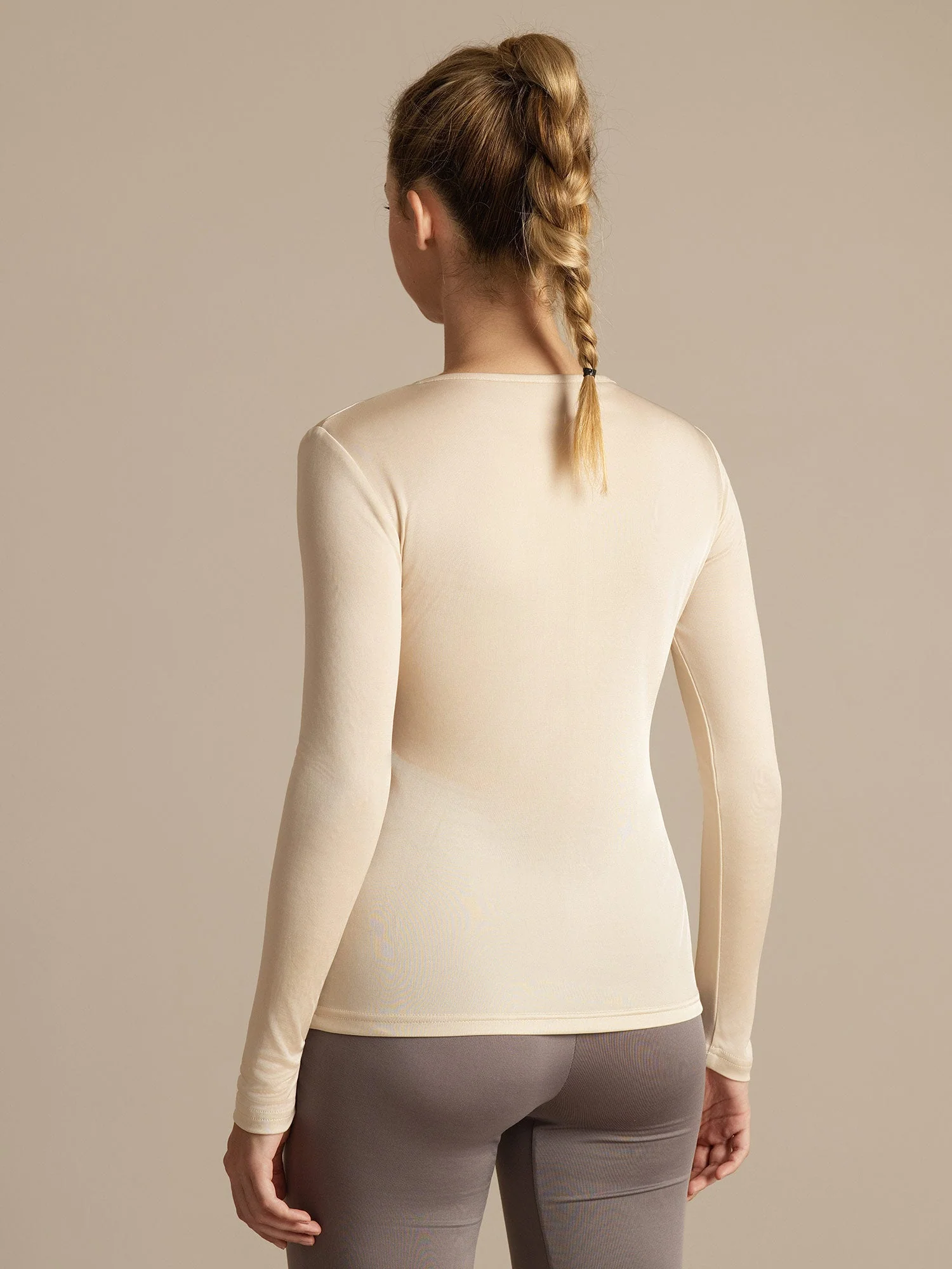 Camiseta Deportiva de Manga Larga con Cuello U de Seda para Mujer - Image 3