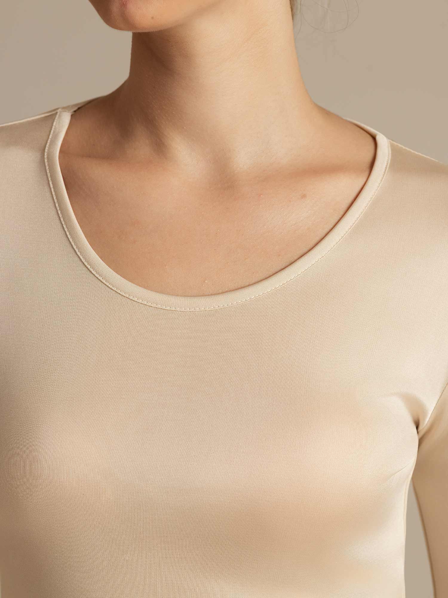 Camiseta Deportiva de Manga Larga con Cuello U de Seda para Mujer - Image 7