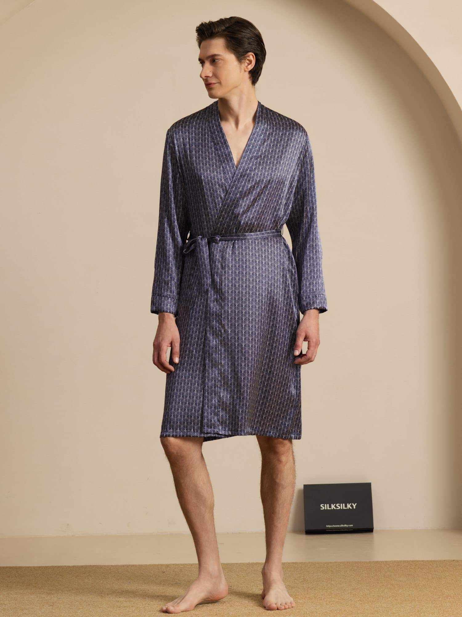 Bata De Hombre De Seda Pura Hasta La Rodilla Con Estampado De Ginkgo Y Cinturón Diseño - Image 10