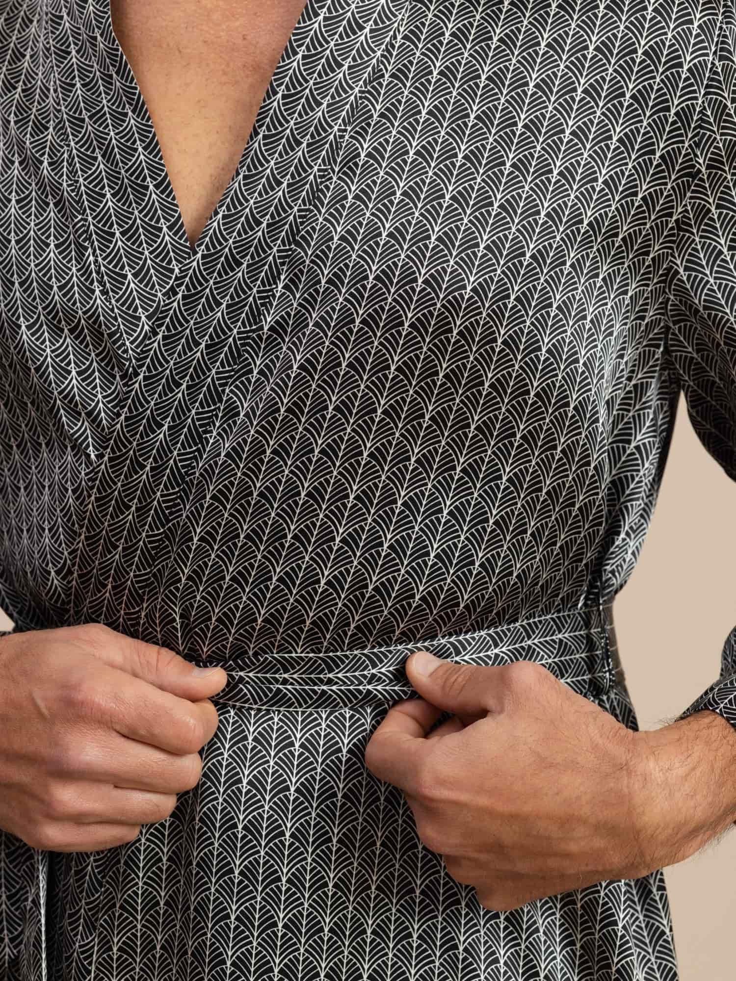 Bata De Hombre De Seda Pura Hasta La Rodilla Con Estampado De Ginkgo Y Cinturón Diseño - Image 6