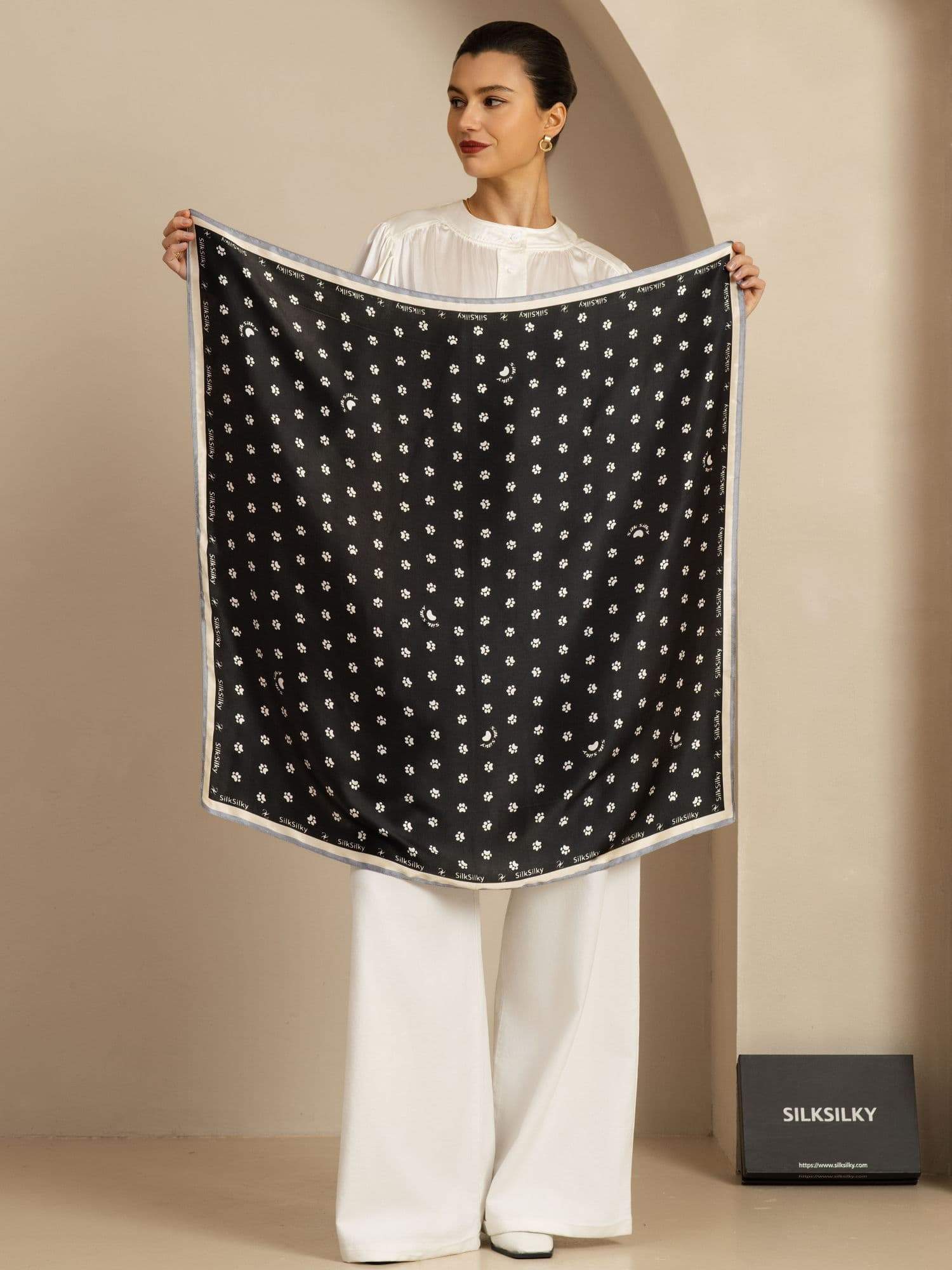 Pañuelo Cuadrado de Seda Pura con Huella de Pata - Tamaño 90x90cm - Image 11