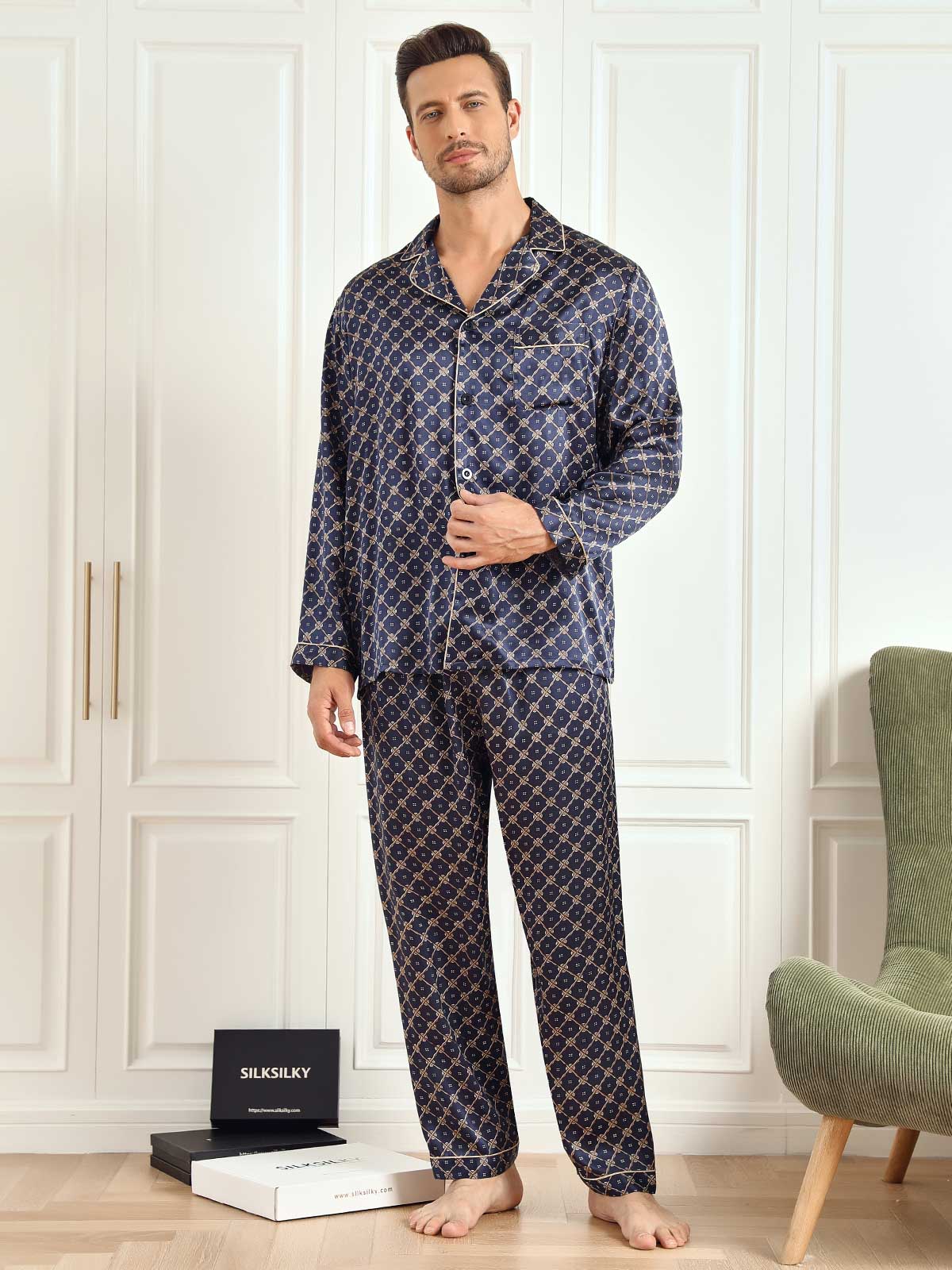 Conjunto De Pijama De Hombre De Seda Pura Con Estampado De Cadena Azul Marino Manga Larga Con Pantalón - Image 4