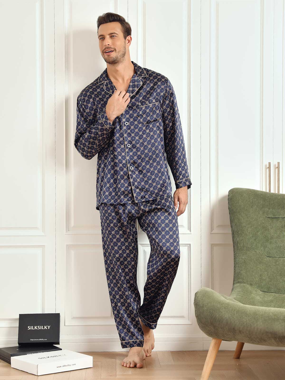Conjunto De Pijama De Hombre De Seda Pura Con Estampado De Cadena Azul Marino Manga Larga Con Pantalón - Image 5