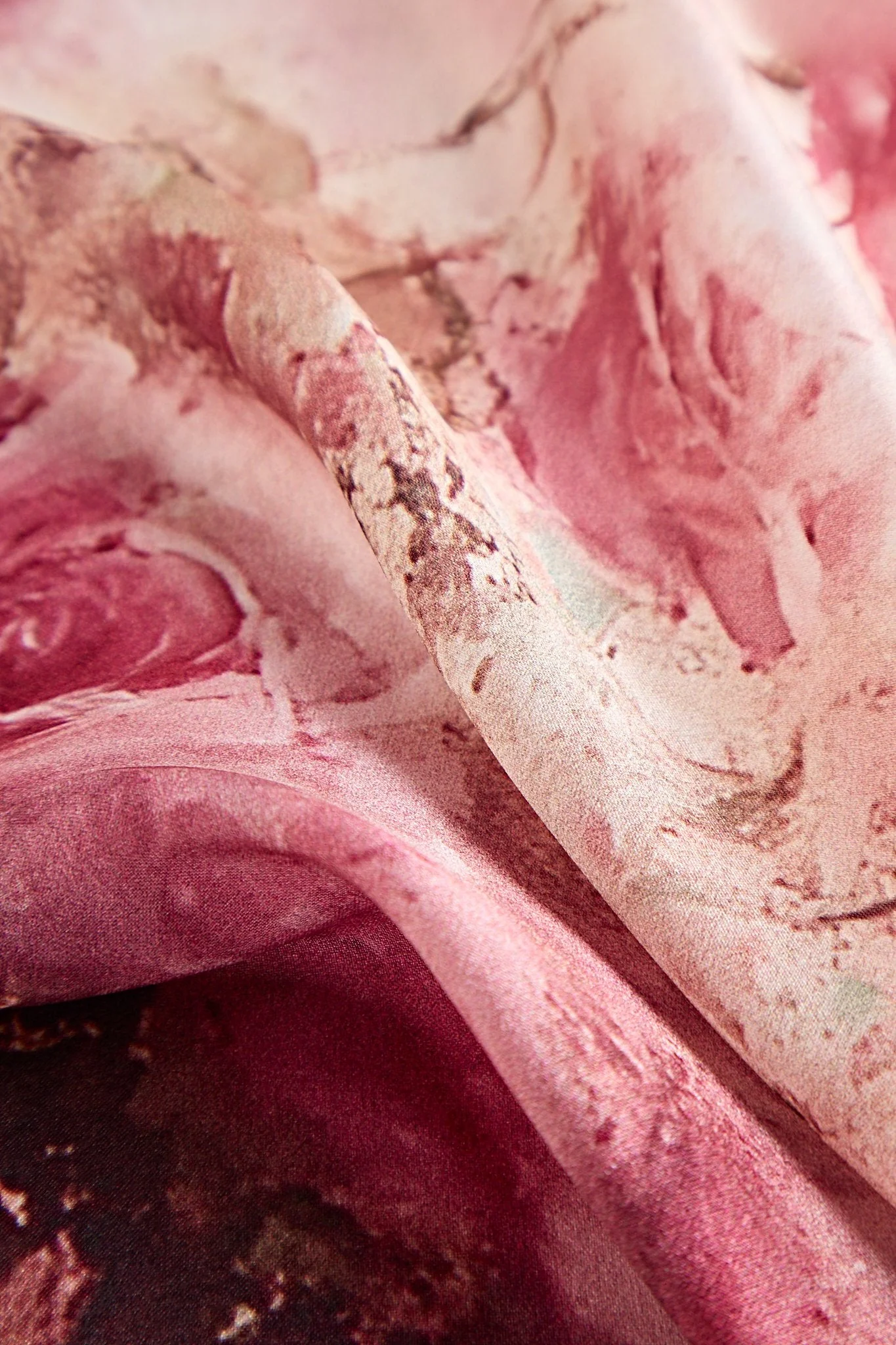 Pañuelo Cuadrado de Seda Pura con Patrón de Rosa - Tamaño 53x53cm - Image 5