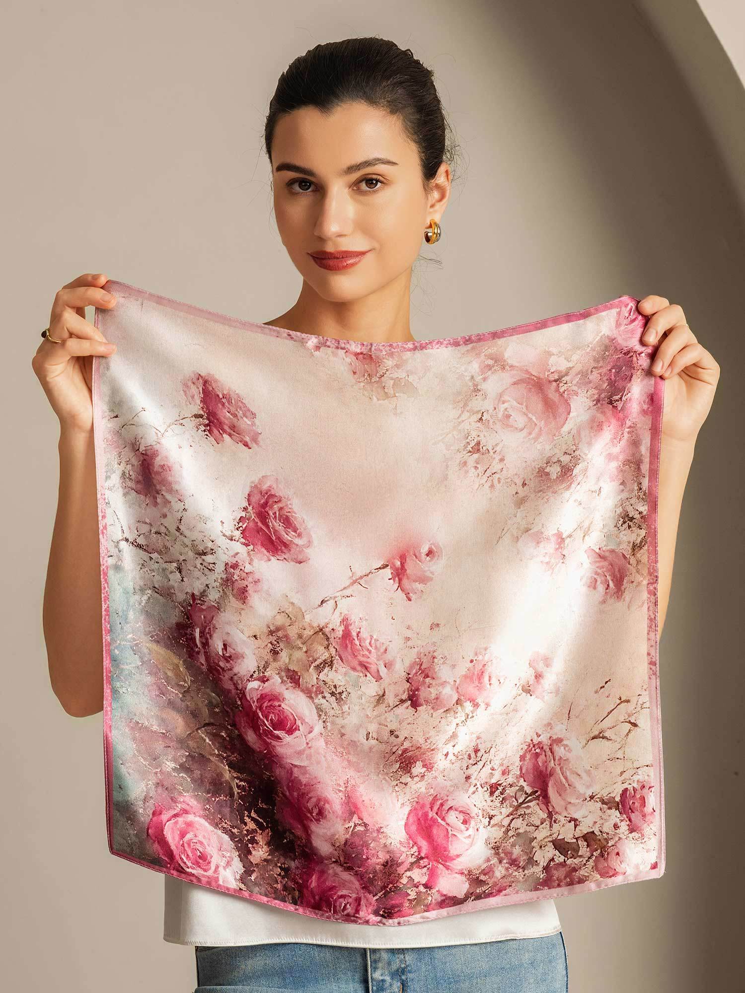 Pañuelo Cuadrado de Seda Pura con Patrón de Rosa - Tamaño 53x53cm - Image 6
