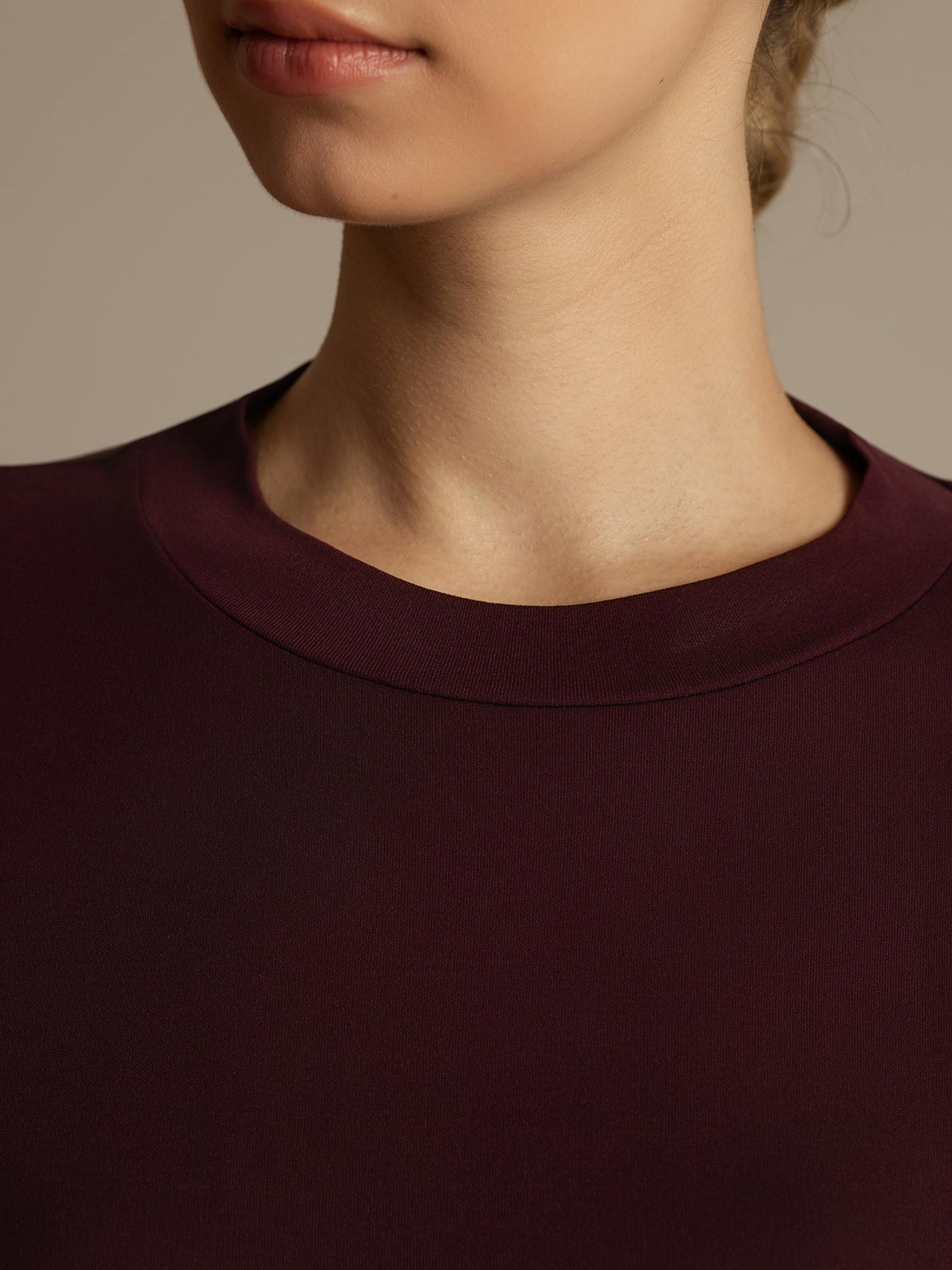 Camiseta Deportiva de Manga Media con Cuello Redondo de Seda Pura para Mujer - Image 13