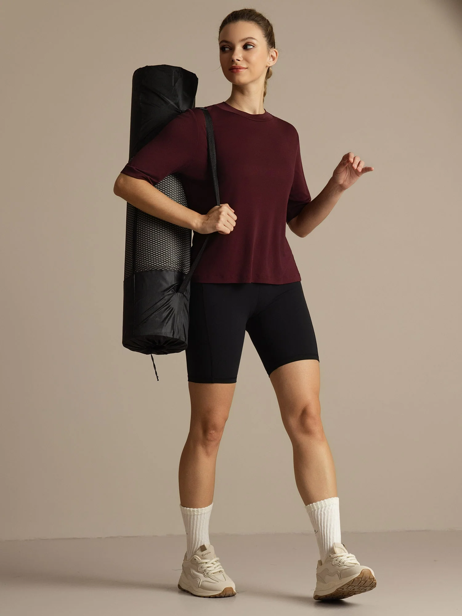 Camiseta Deportiva de Manga Media con Cuello Redondo de Seda Pura para Mujer - Image 16