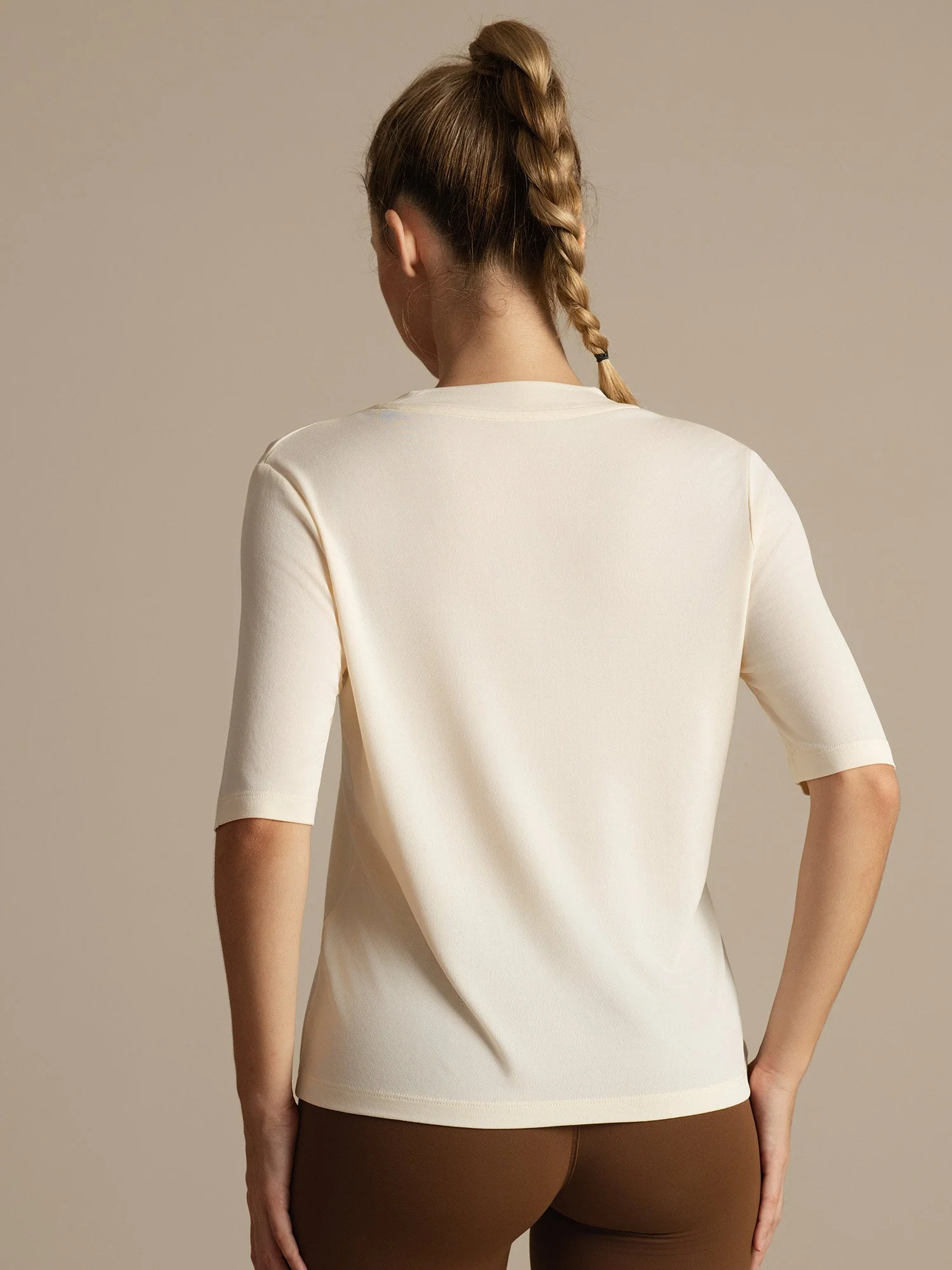 Camiseta Deportiva de Manga Media con Cuello Redondo de Seda Pura para Mujer - Image 19