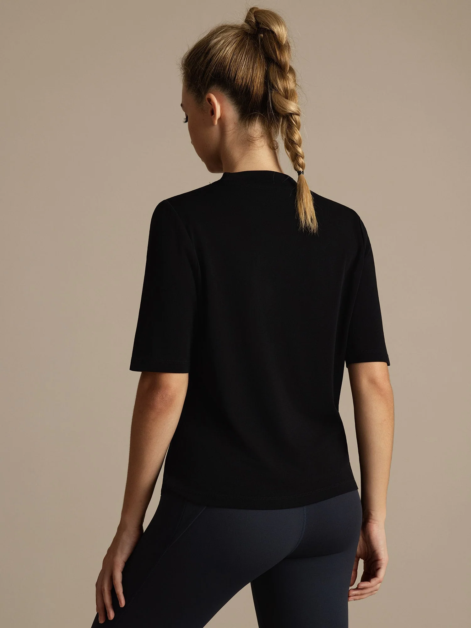 Camiseta Deportiva de Manga Media con Cuello Redondo de Seda Pura para Mujer - Image 27