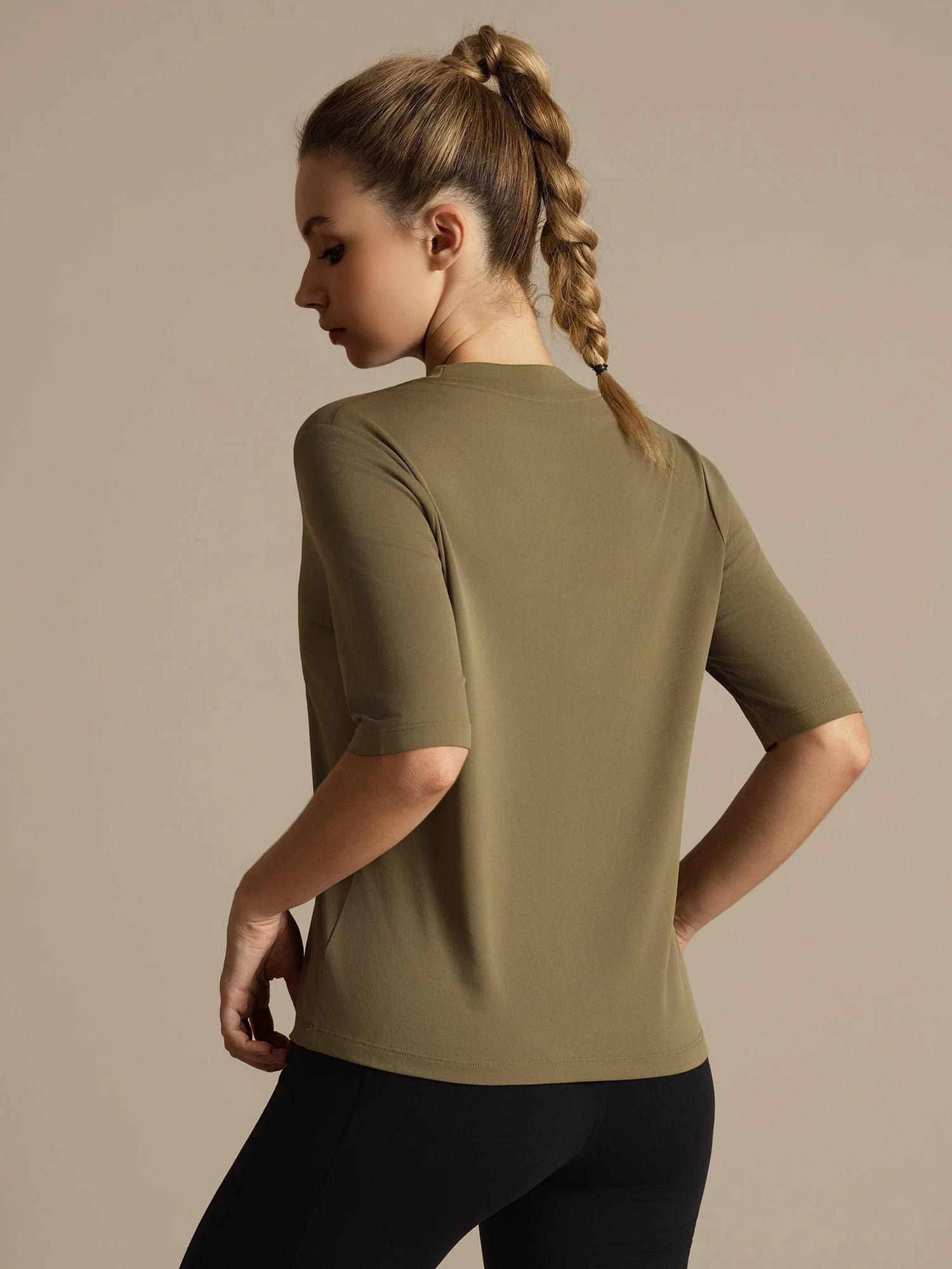 Camiseta Deportiva de Manga Media con Cuello Redondo de Seda Pura para Mujer - Image 3