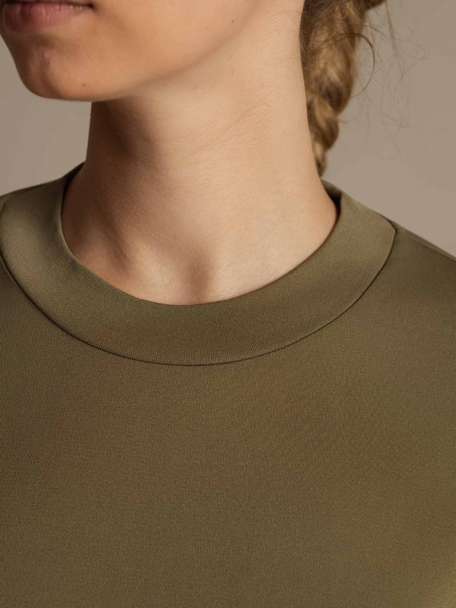 Camiseta Deportiva de Manga Media con Cuello Redondo de Seda Pura para Mujer - Image 5