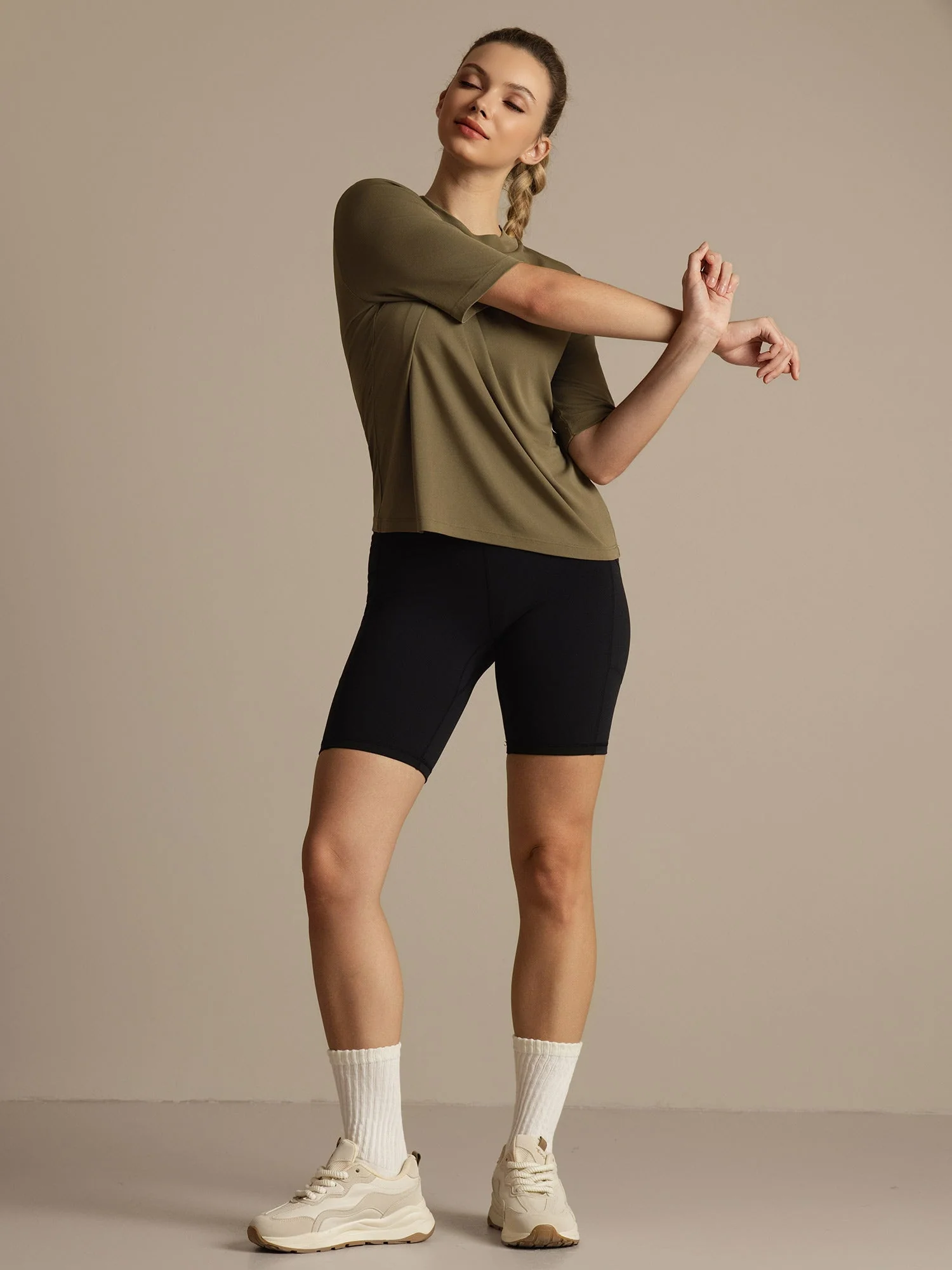 Camiseta Deportiva de Manga Media con Cuello Redondo de Seda Pura para Mujer - Image 6