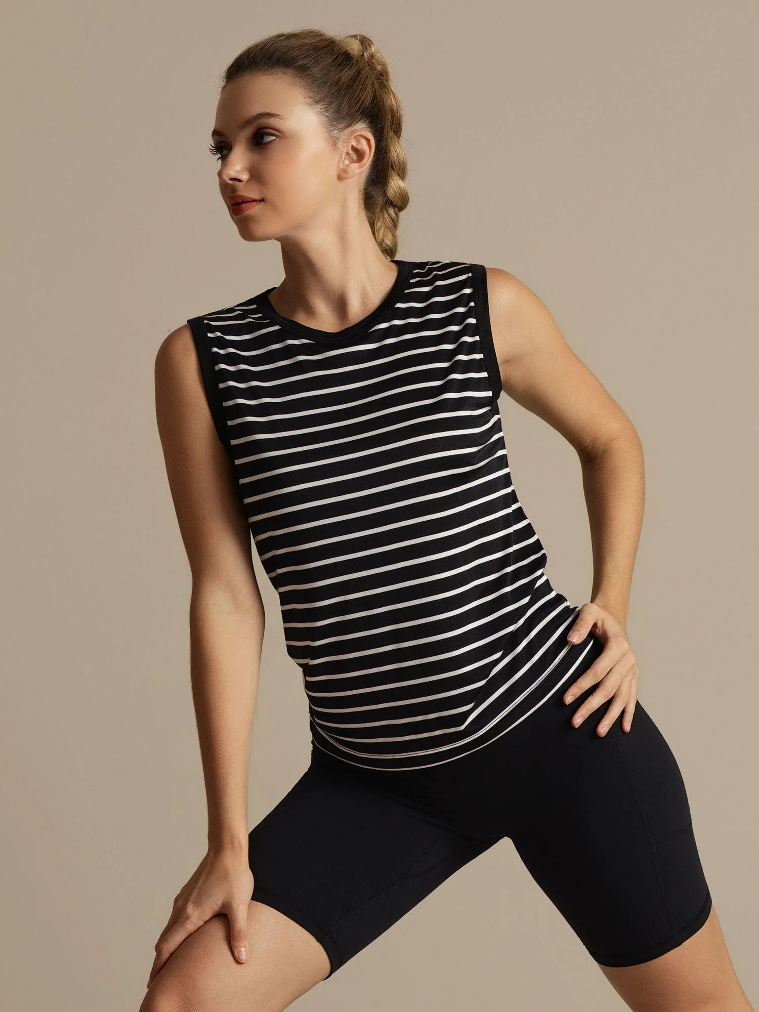 Top Deportivo de Rayas con Cuello Redondo de Seda Pura para Mujer - Image 11