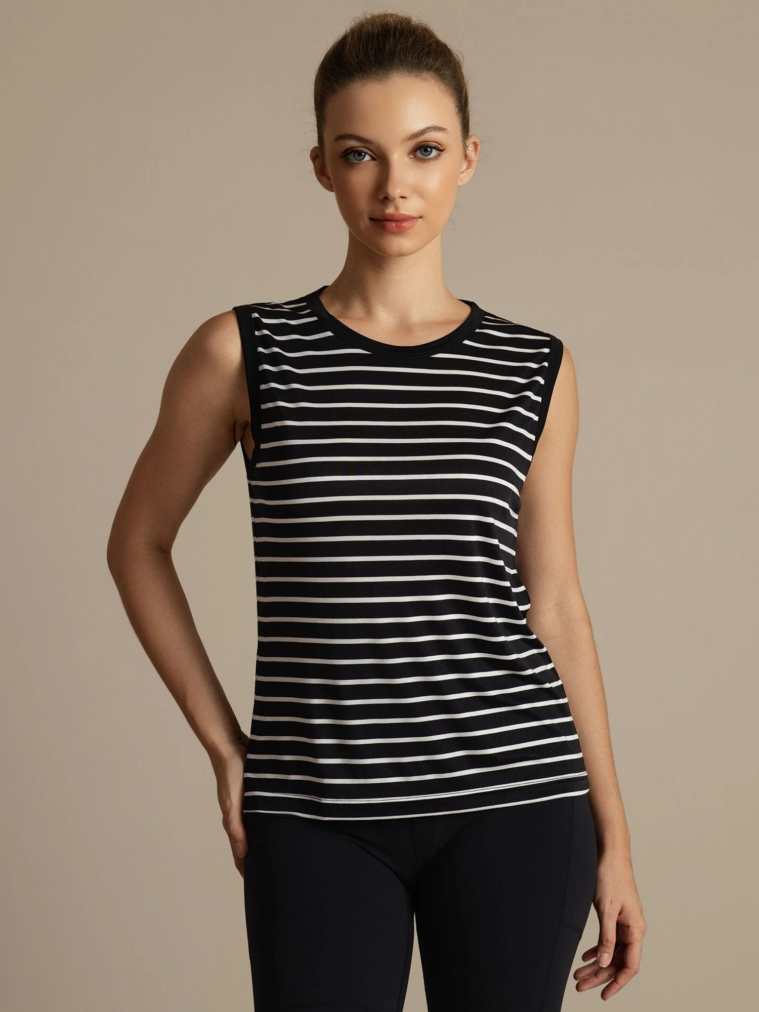 Top Deportivo de Rayas con Cuello Redondo de Seda Pura para Mujer - Image 13