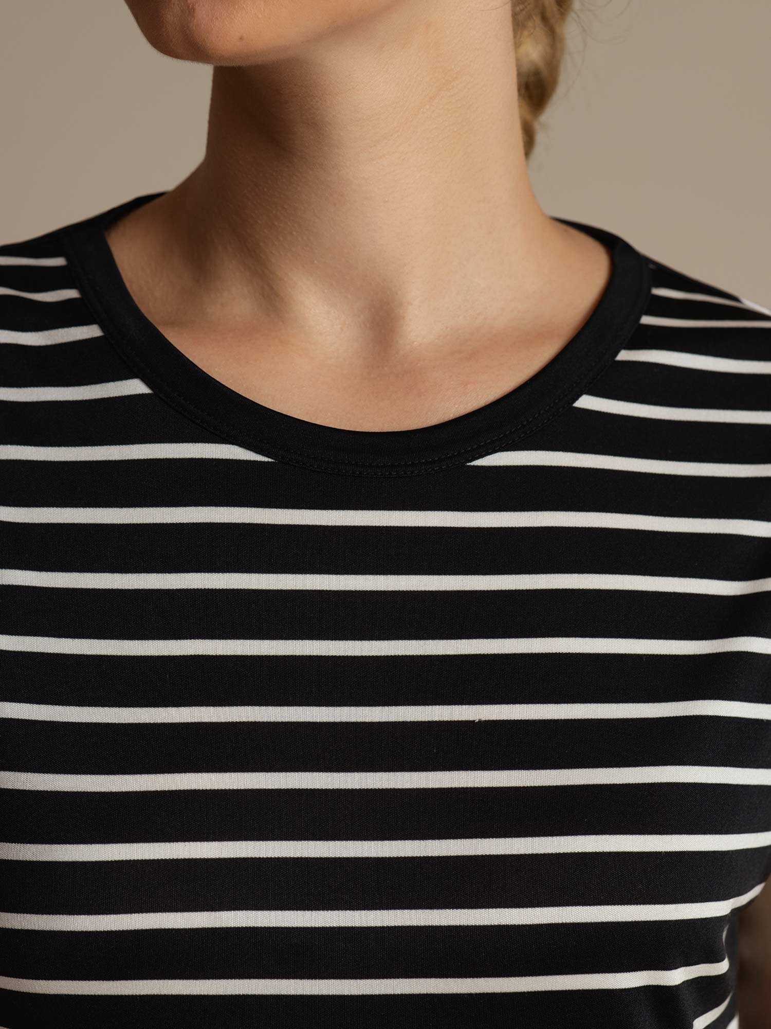 Top Deportivo de Rayas con Cuello Redondo de Seda Pura para Mujer - Image 14