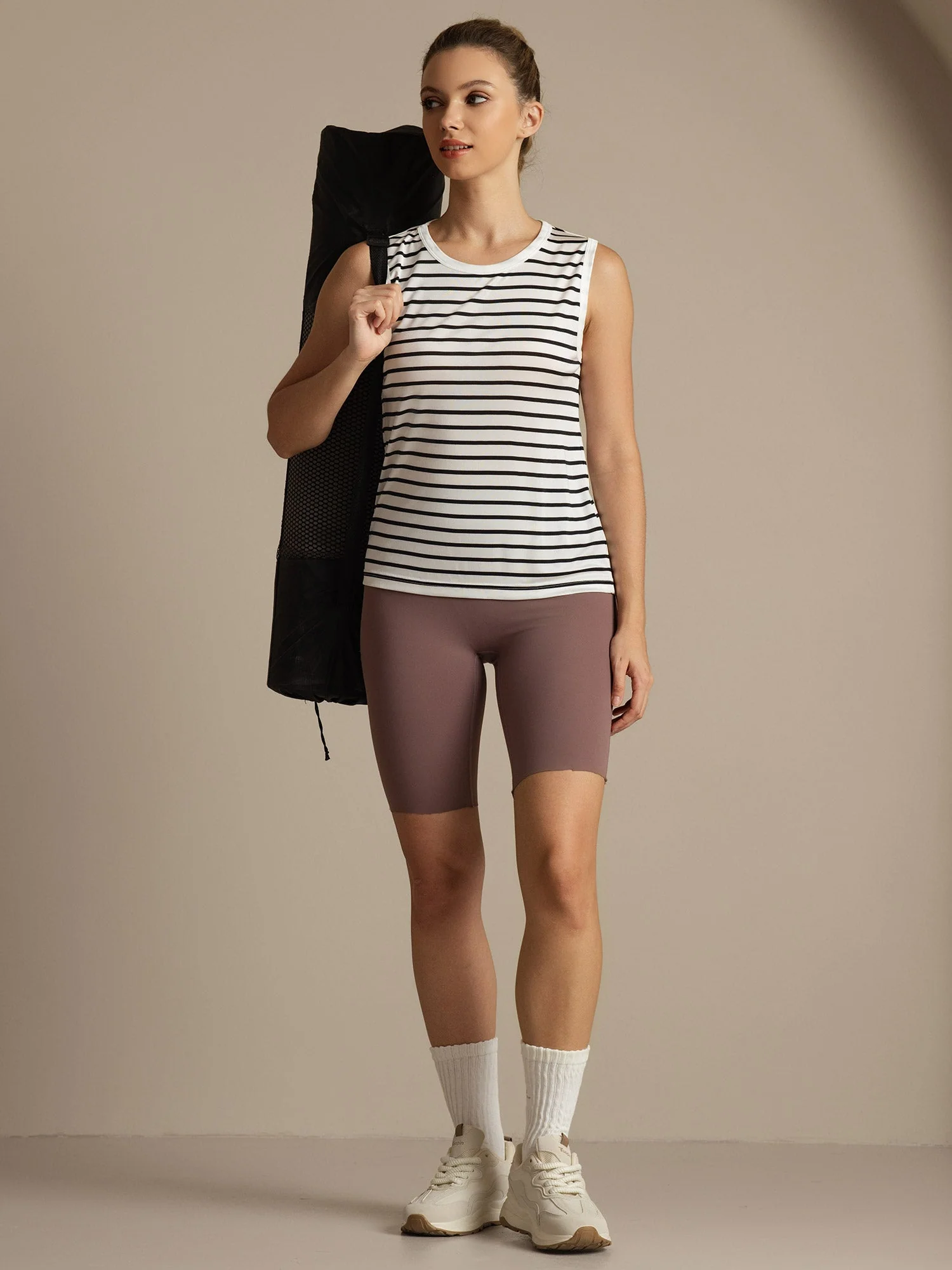 Top Deportivo de Rayas con Cuello Redondo de Seda Pura para Mujer - Image 7