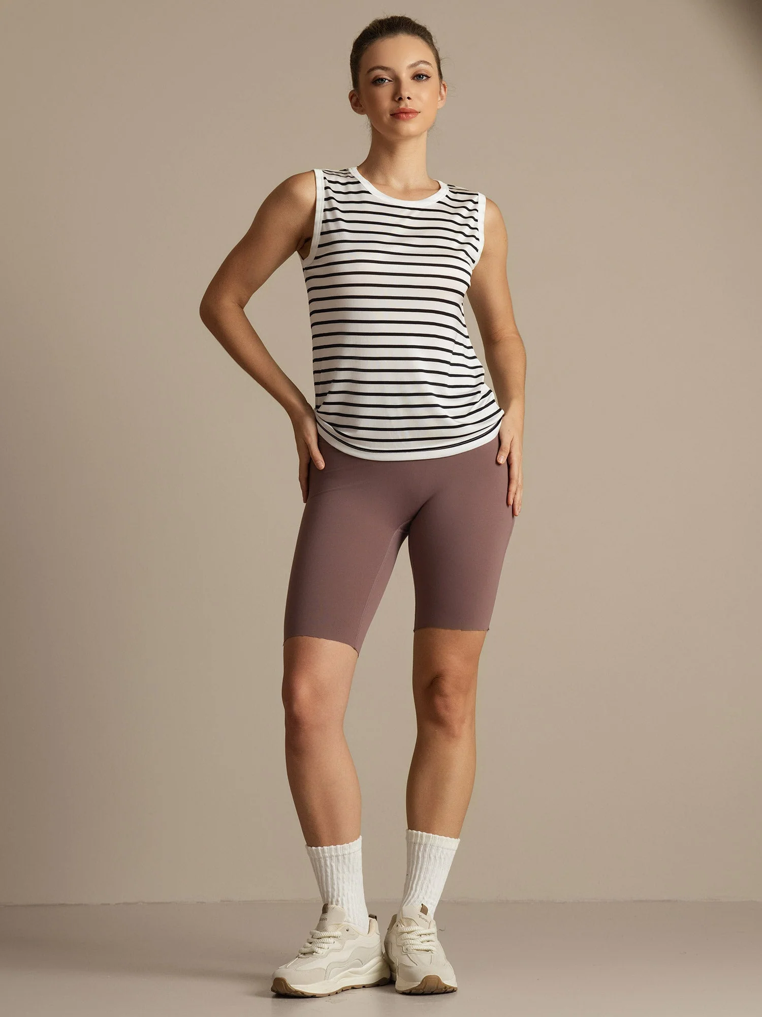 Top Deportivo de Rayas con Cuello Redondo de Seda Pura para Mujer - Image 8
