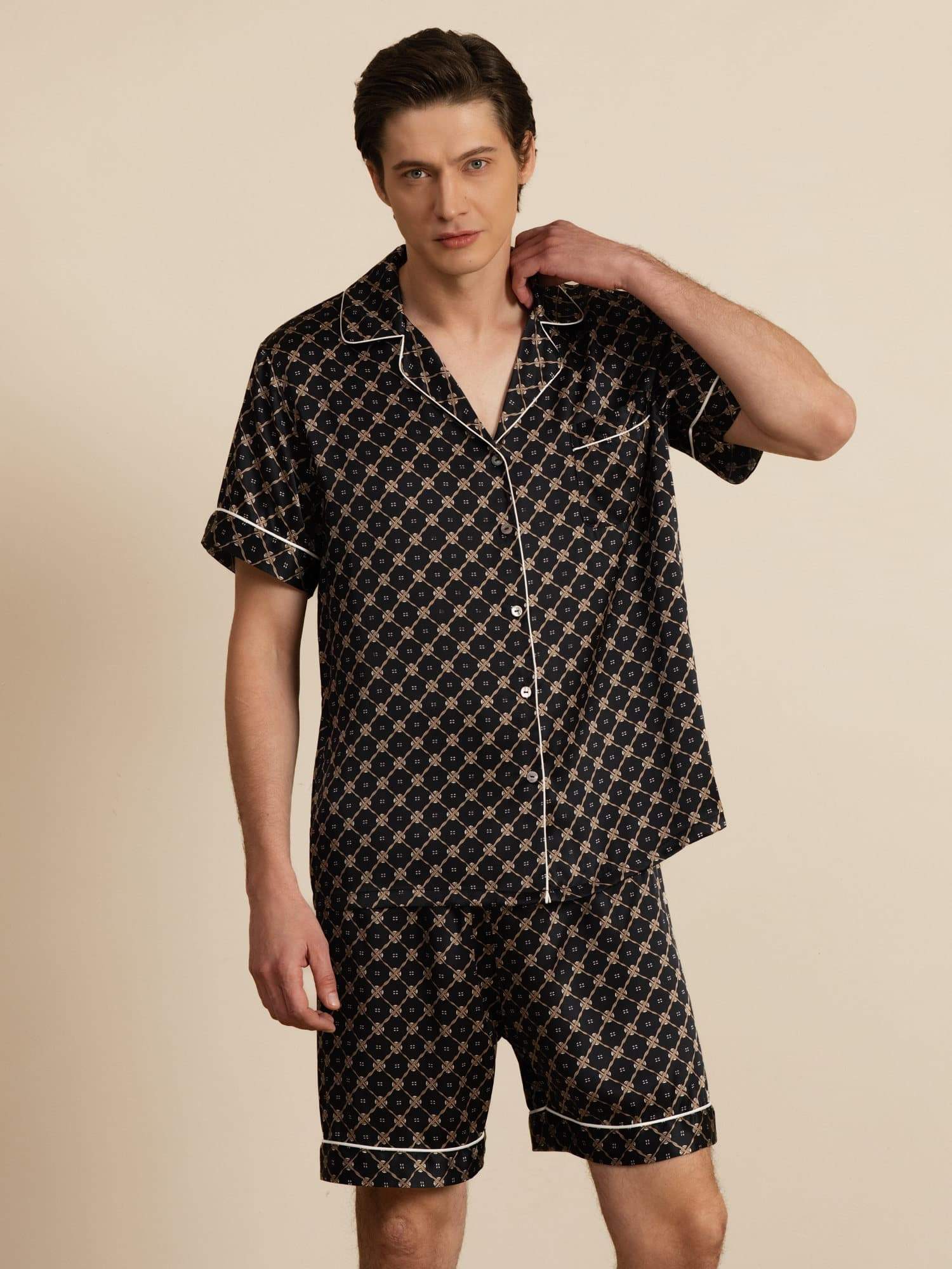 Conjunto Pijama Hombre De Seda Manga Corta Cuello Con Muesca Estampado Cadena Con Shorts - Image 10
