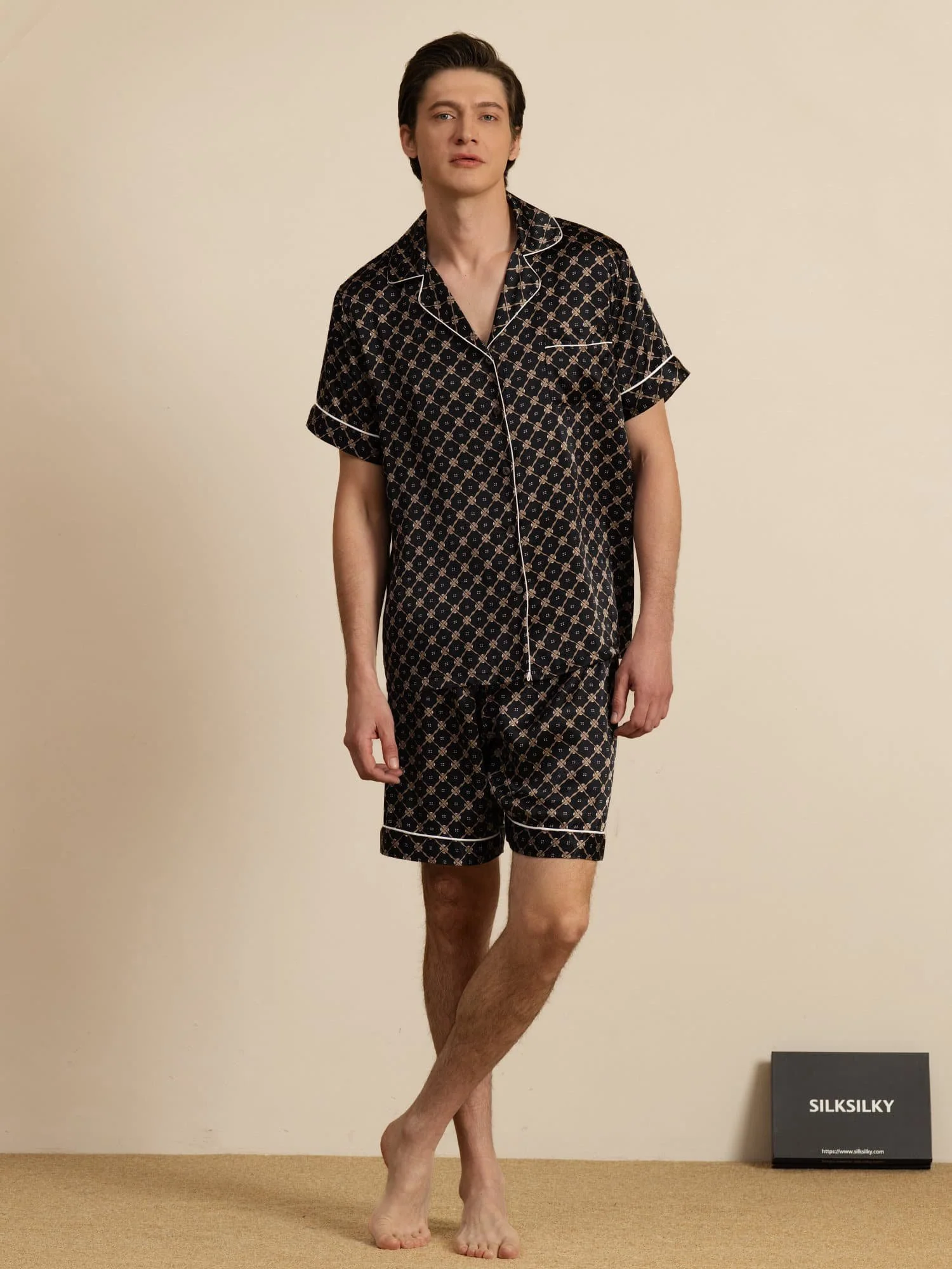 Conjunto Pijama Hombre De Seda Manga Corta Cuello Con Muesca Estampado Cadena Con Shorts - Image 13